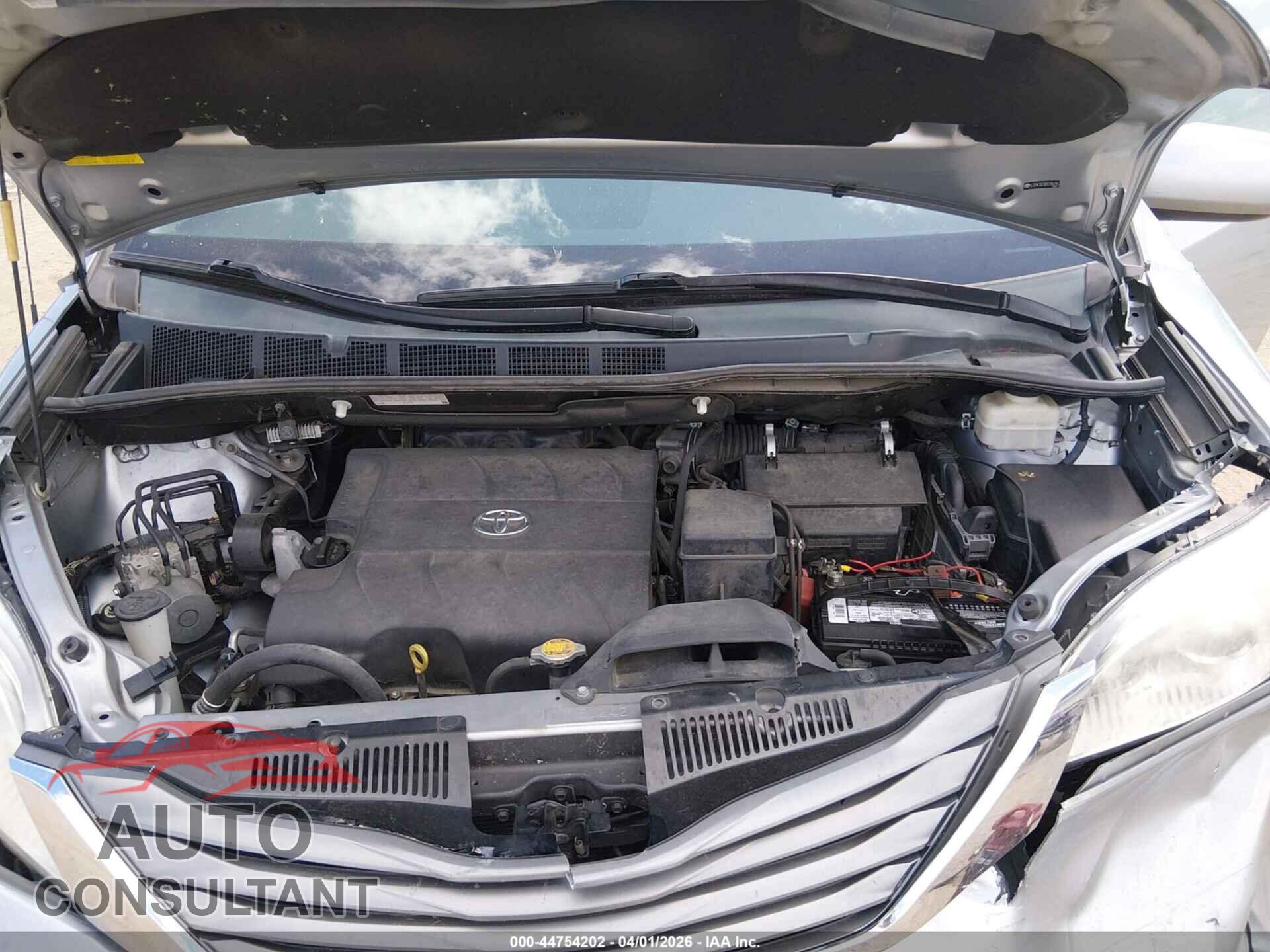 TOYOTA SIENNA 2013 - 5TDYK3DC8DS396295