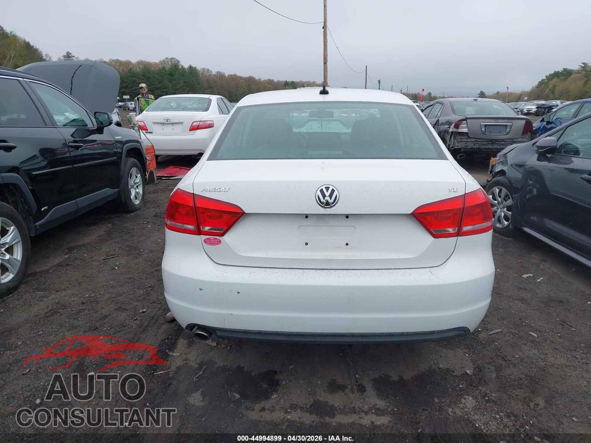 VOLKSWAGEN PASSAT 2013 - 1VWBP7A33DC001957