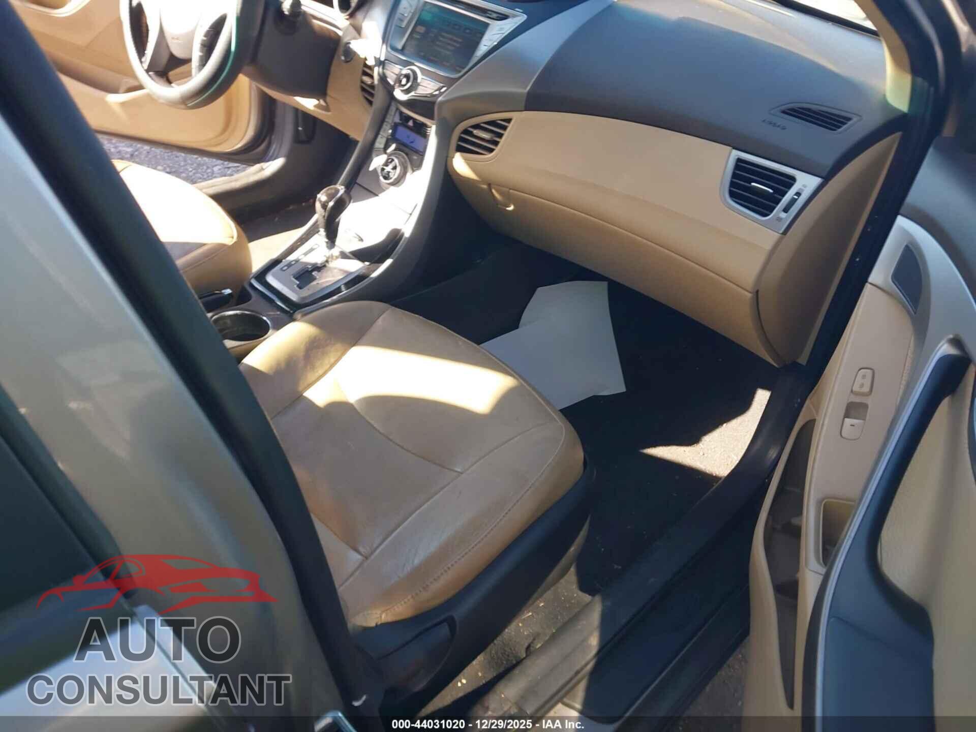 HYUNDAI ELANTRA 2013 - 5NPDH4AE2DH218123