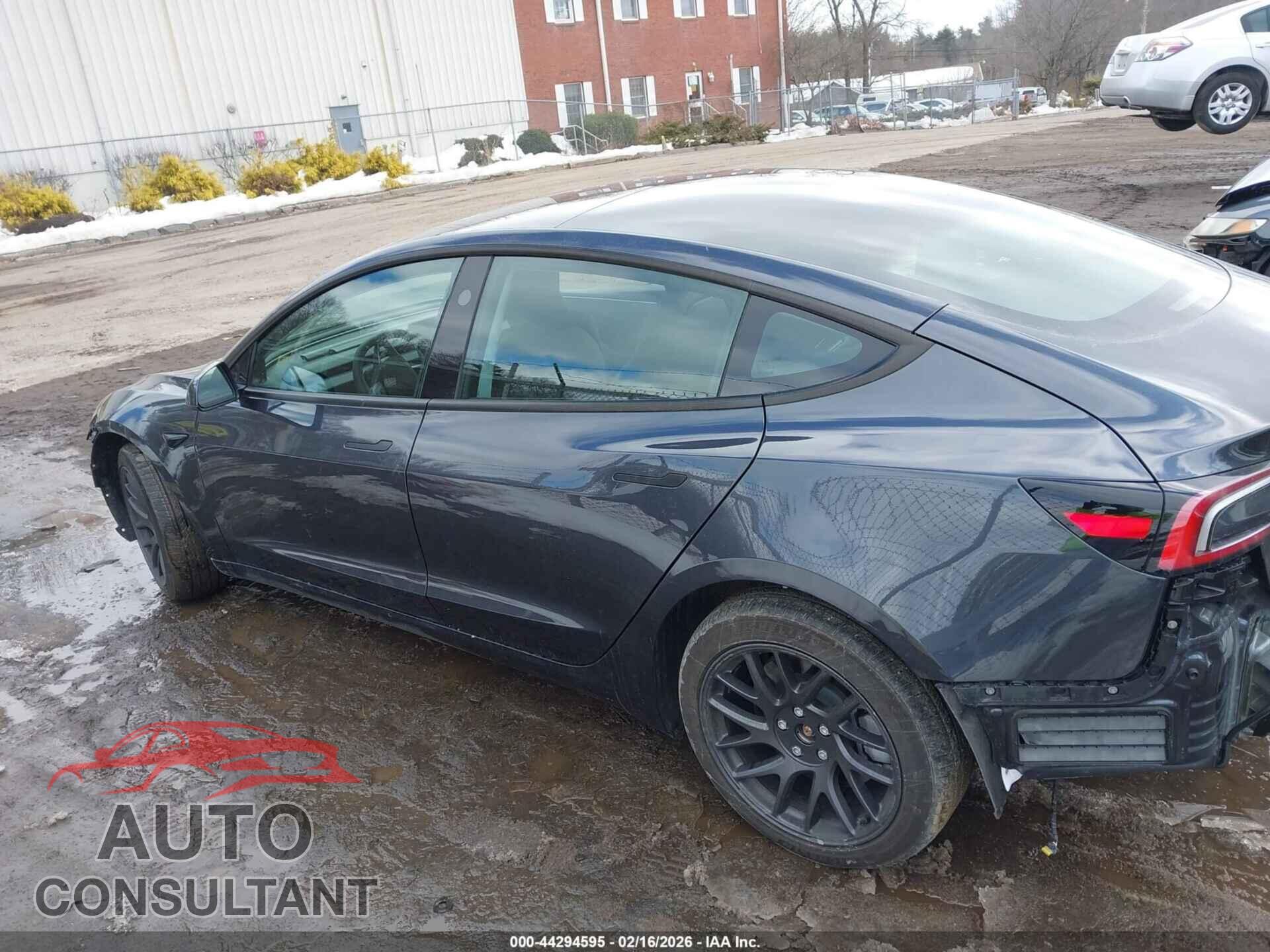 TESLA MODEL 3 2025 - 5YJ3E1EA0SF024261