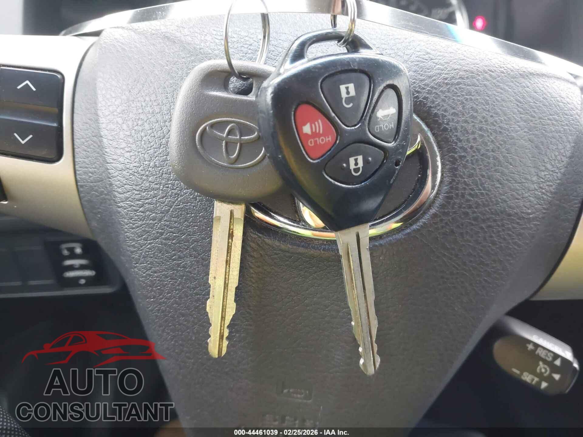 TOYOTA COROLLA 2011 - 2T1BU4EE2BC612587