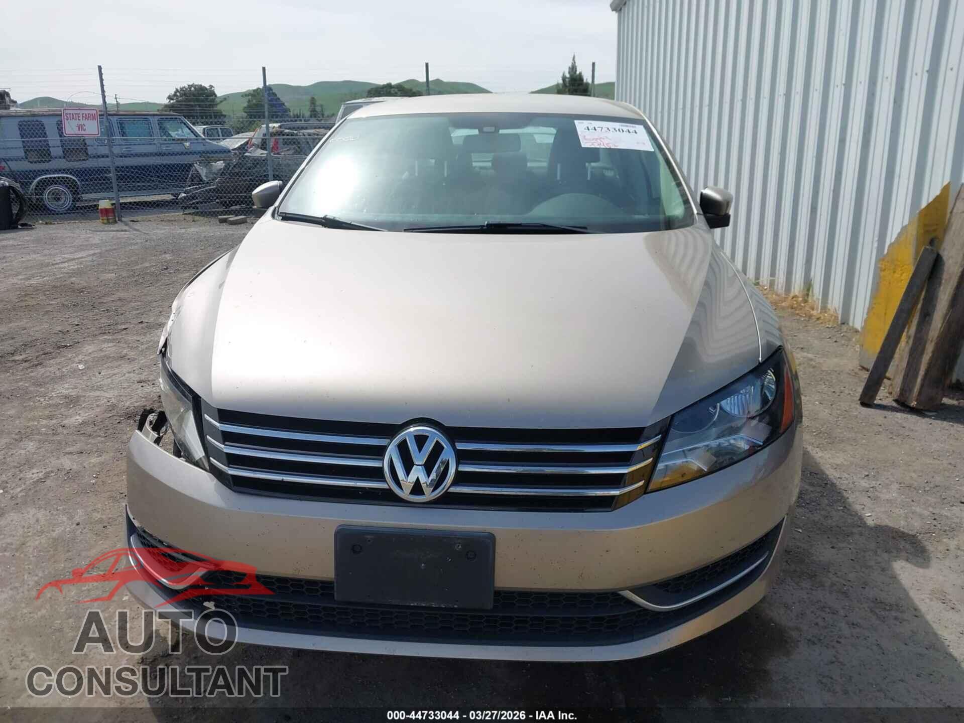VOLKSWAGEN PASSAT 2015 - 1VWAT7A33FC009261