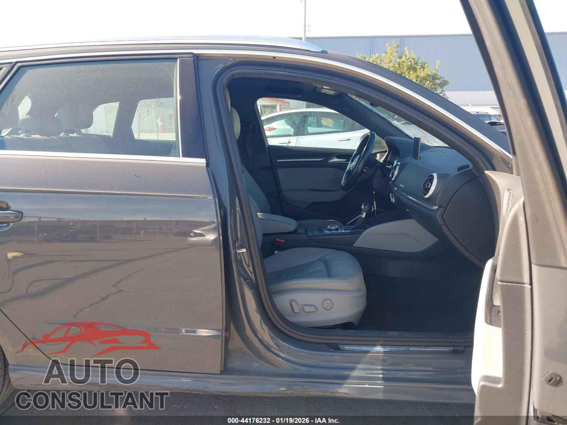 AUDI A3 E-TRON 2017 - WAUTPBFF7HA135303