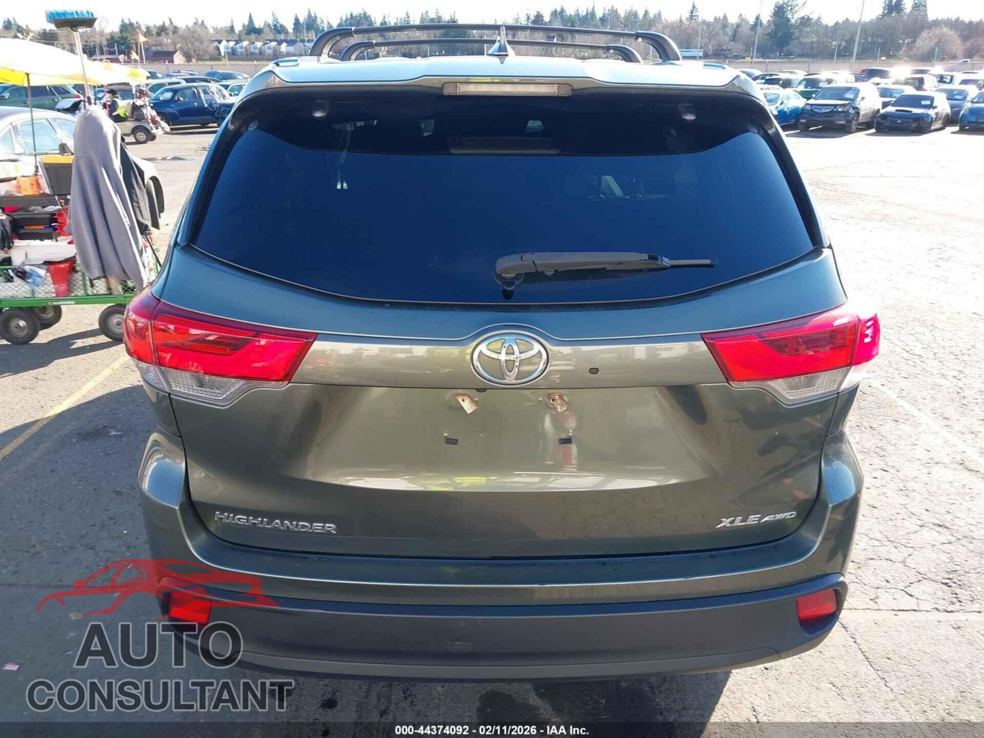 TOYOTA HIGHLANDER 2018 - 5TDJZRFH3JS875910