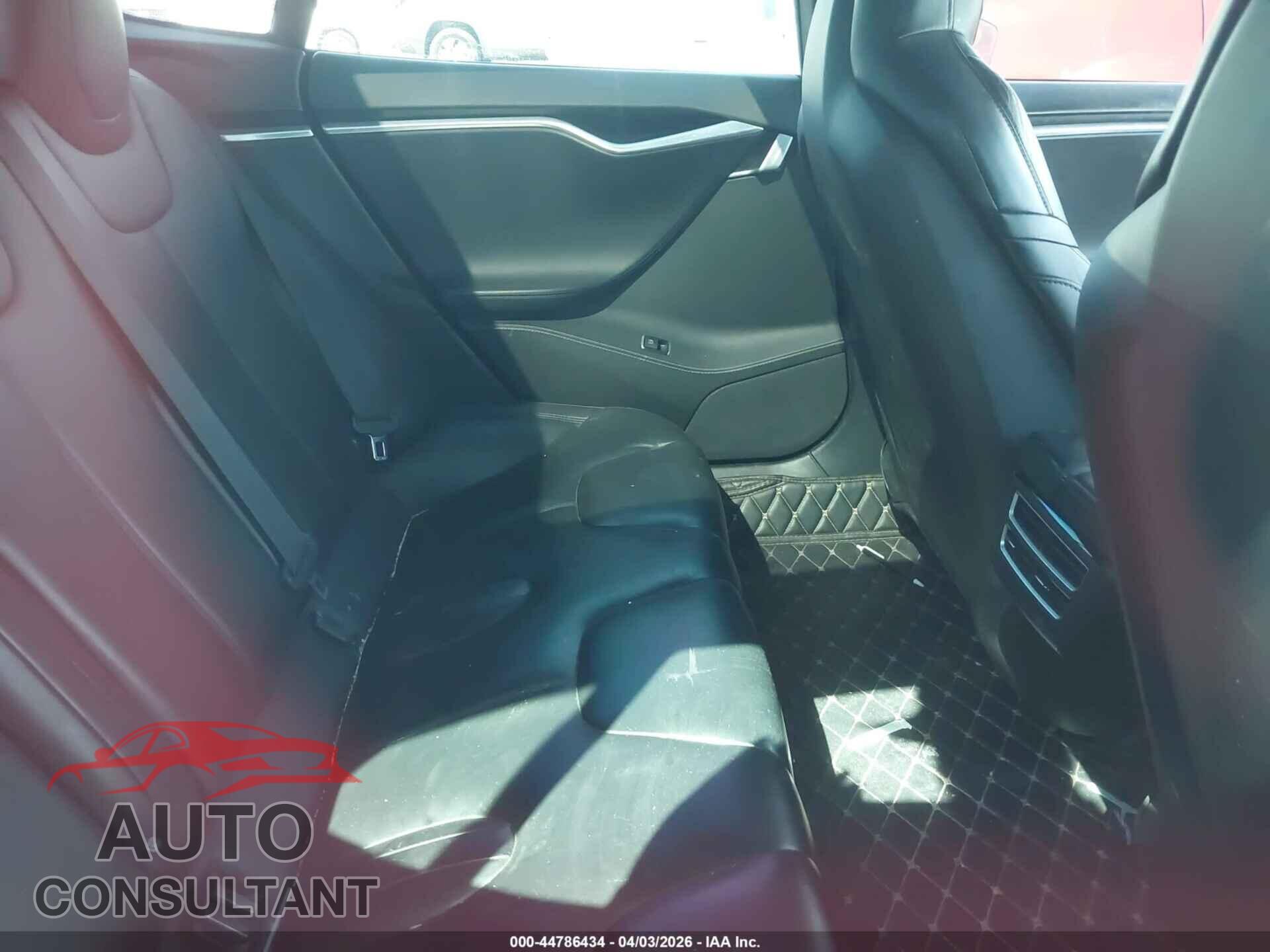 TESLA MODEL S 2015 - 5YJSA1E18FF118613