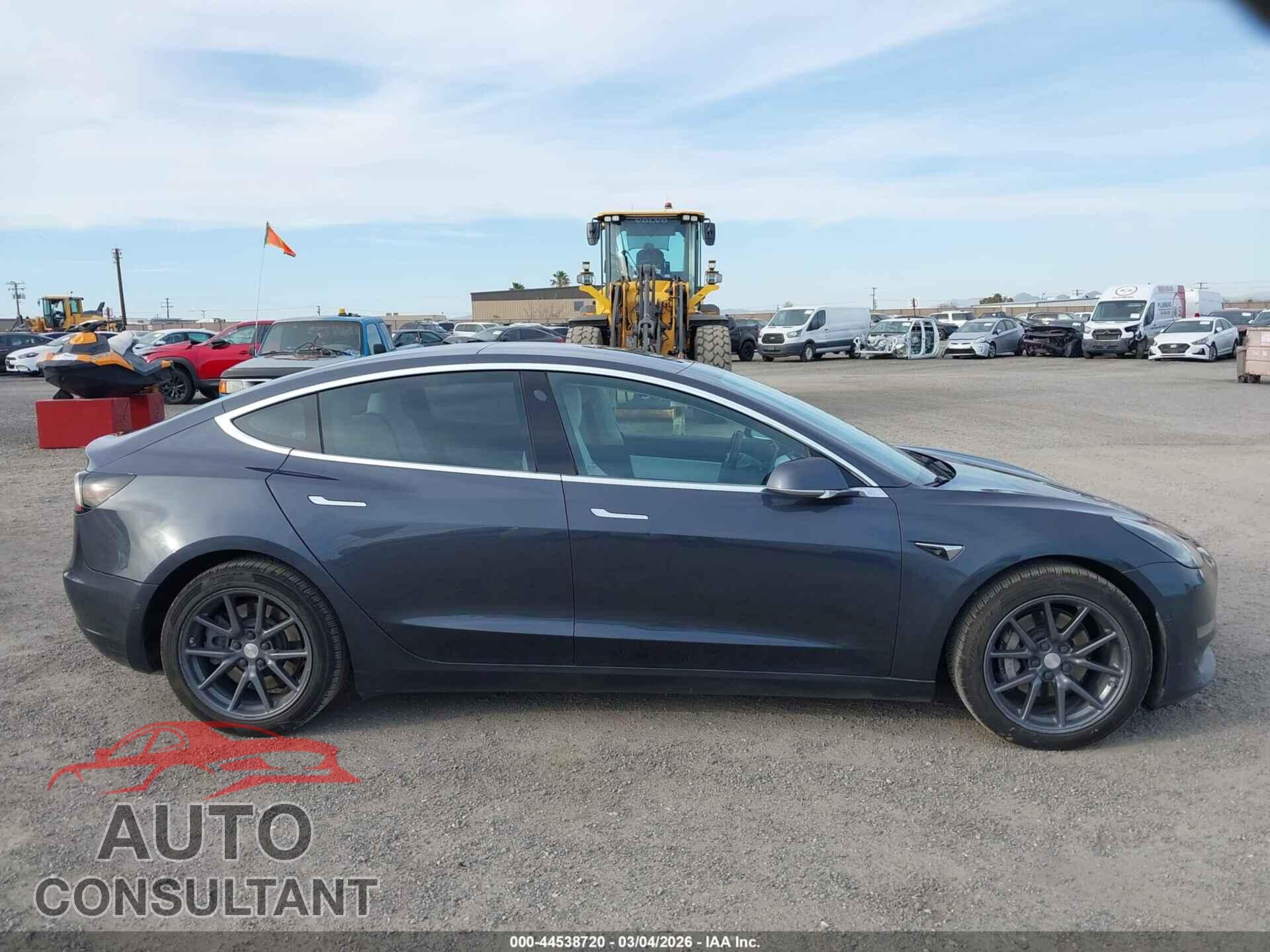 TESLA MODEL 3 2018 - 5YJ3E1EB6JF096069