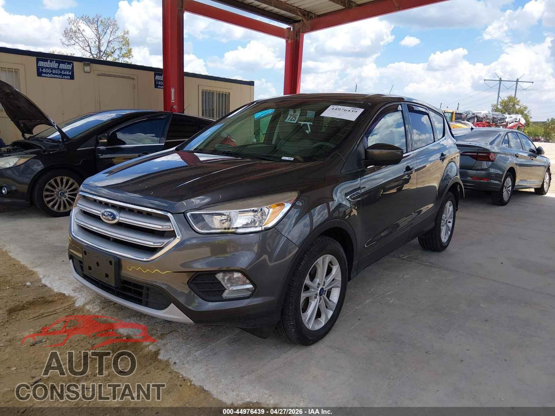 FORD ESCAPE 2017 - 1FMCU9G9XHUB29454