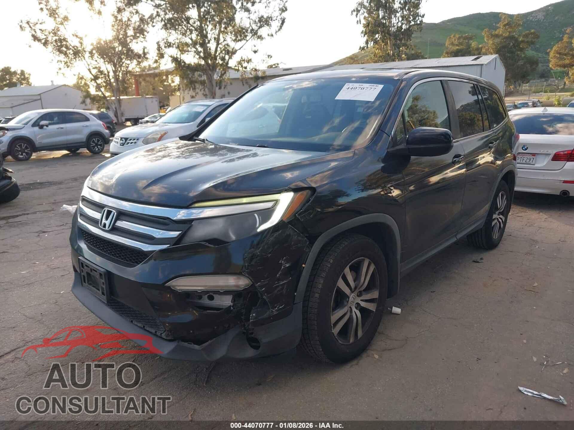 HONDA PILOT 2017 - 5FNYF5H53HB030556