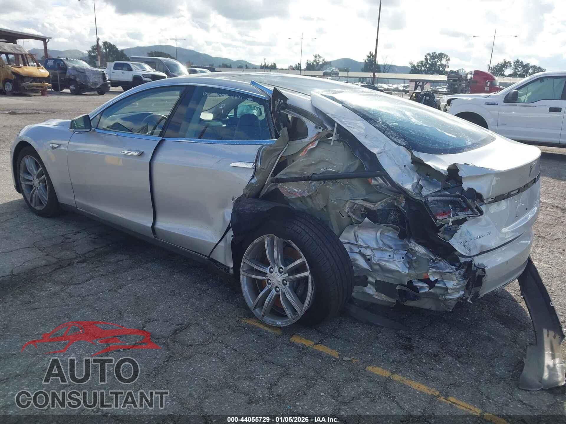TESLA MODEL S 2015 - 5YJSA1H1XFF083780