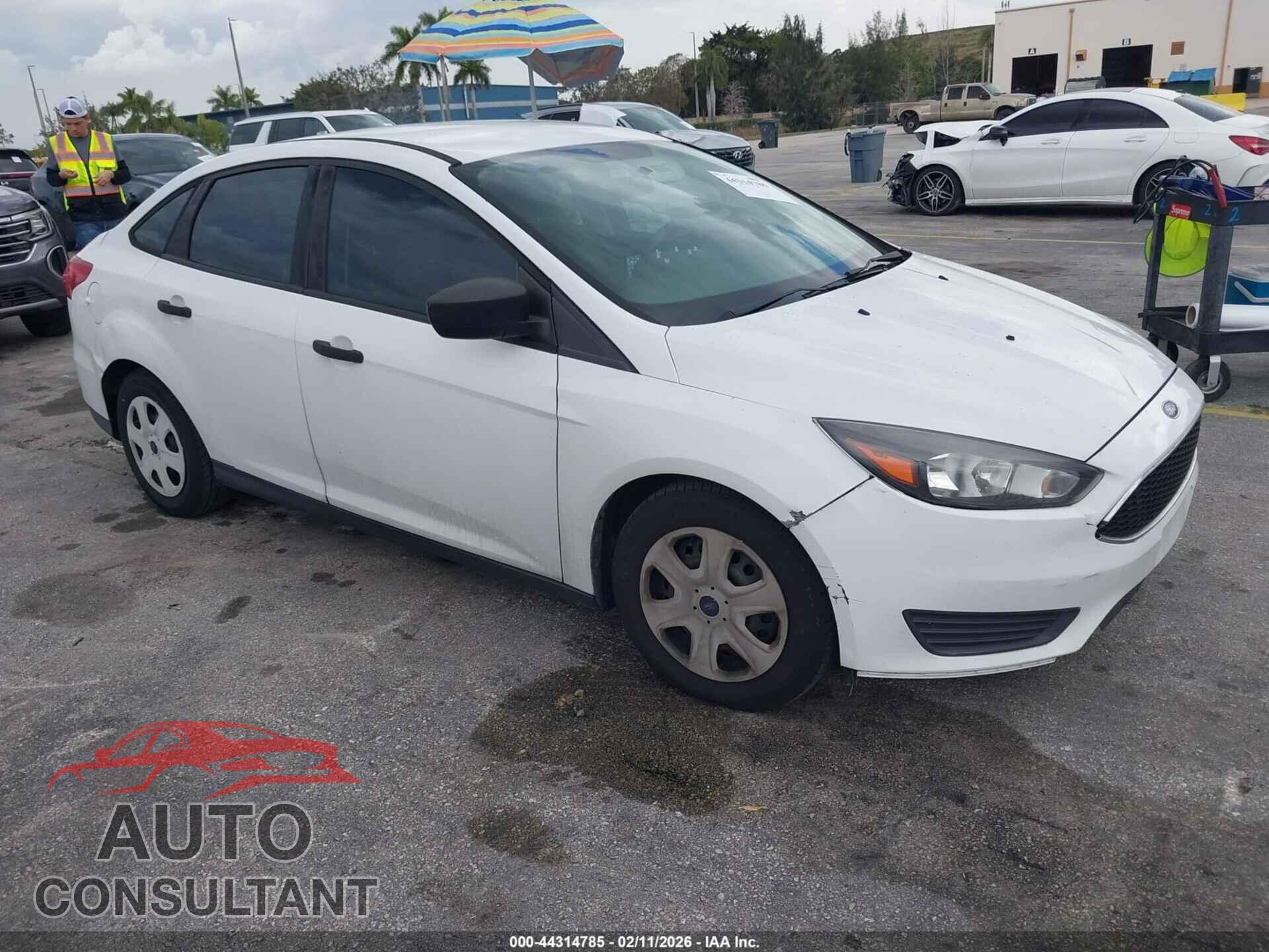 FORD FOCUS 2015 - 1FADP3E21FL362568