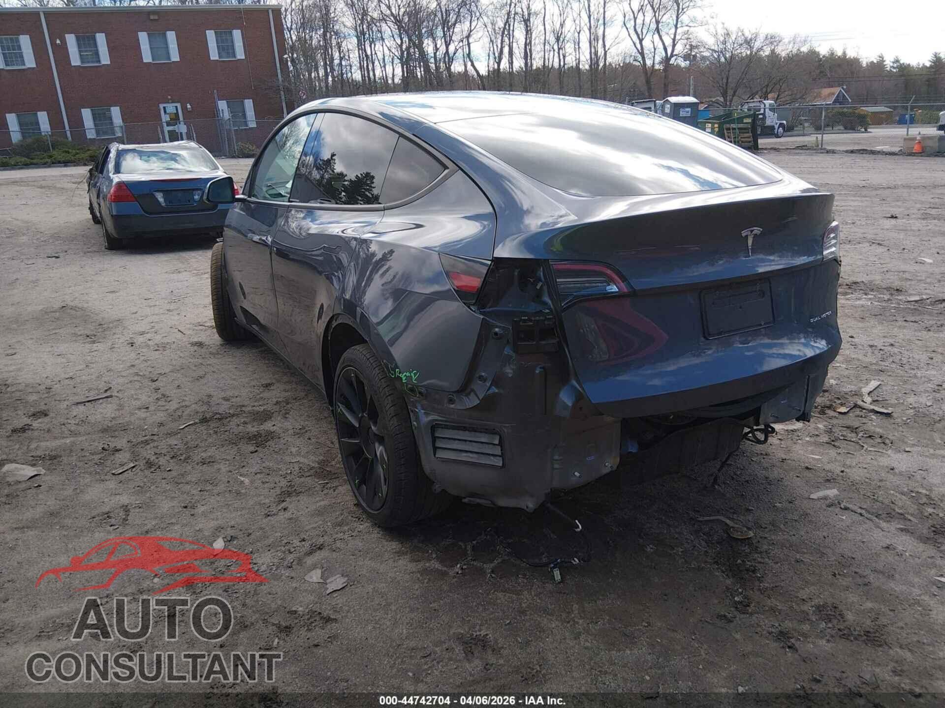 TESLA MODEL Y 2021 - 5YJYGDEE3MF184528