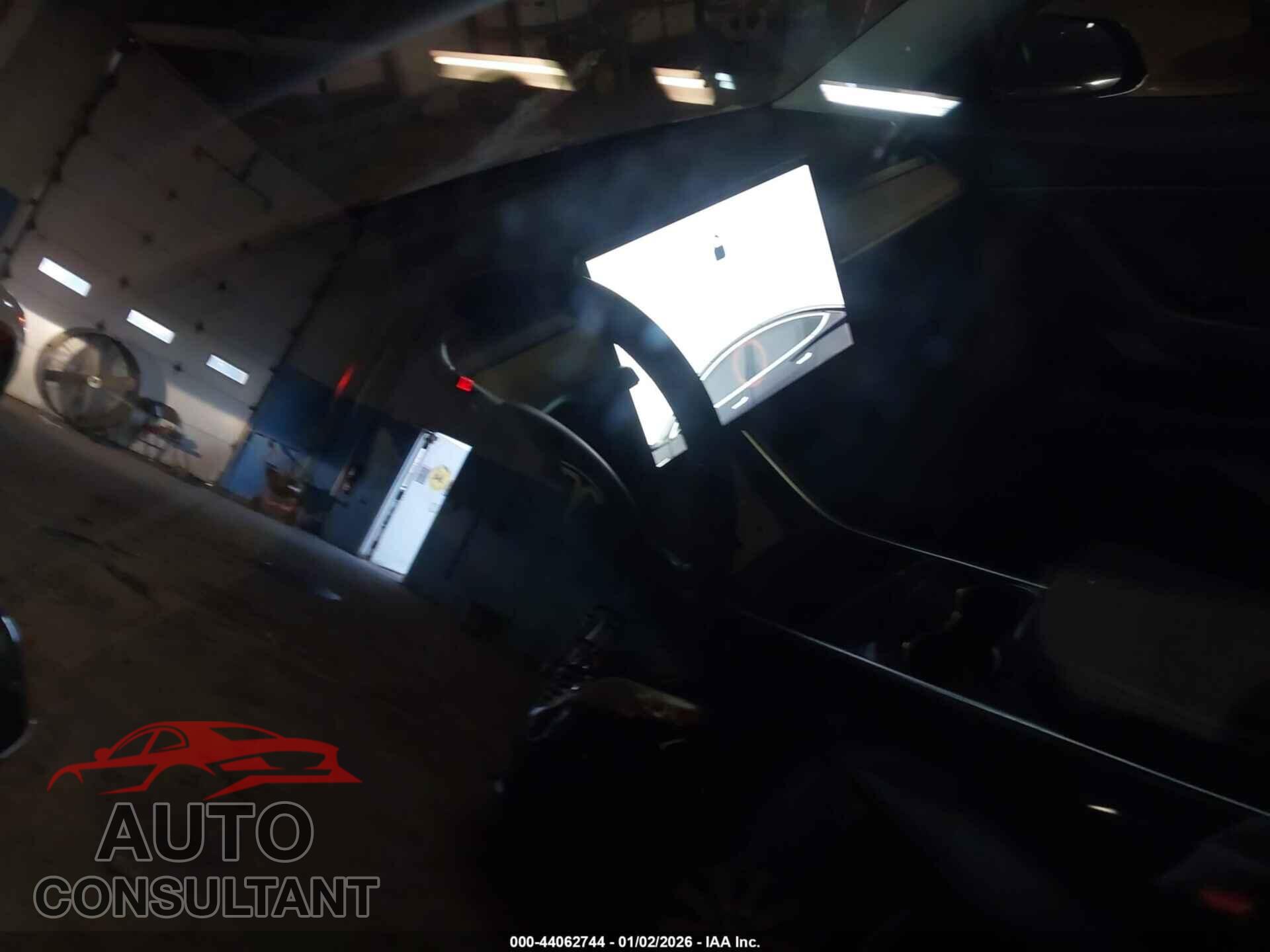 TESLA MODEL 3 2019 - 5YJ3E1EB7KF384801