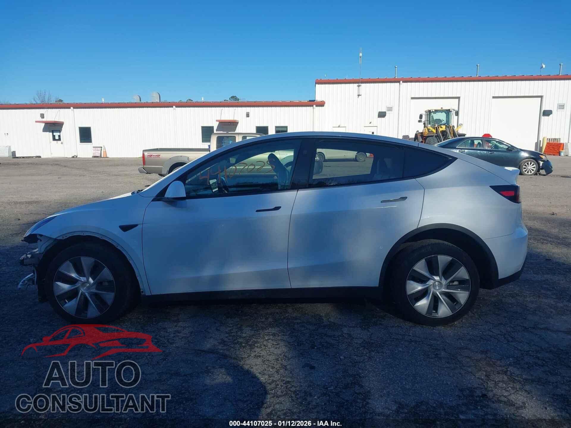 TESLA MODEL Y 2024 - 7SAYGDED2RF010631