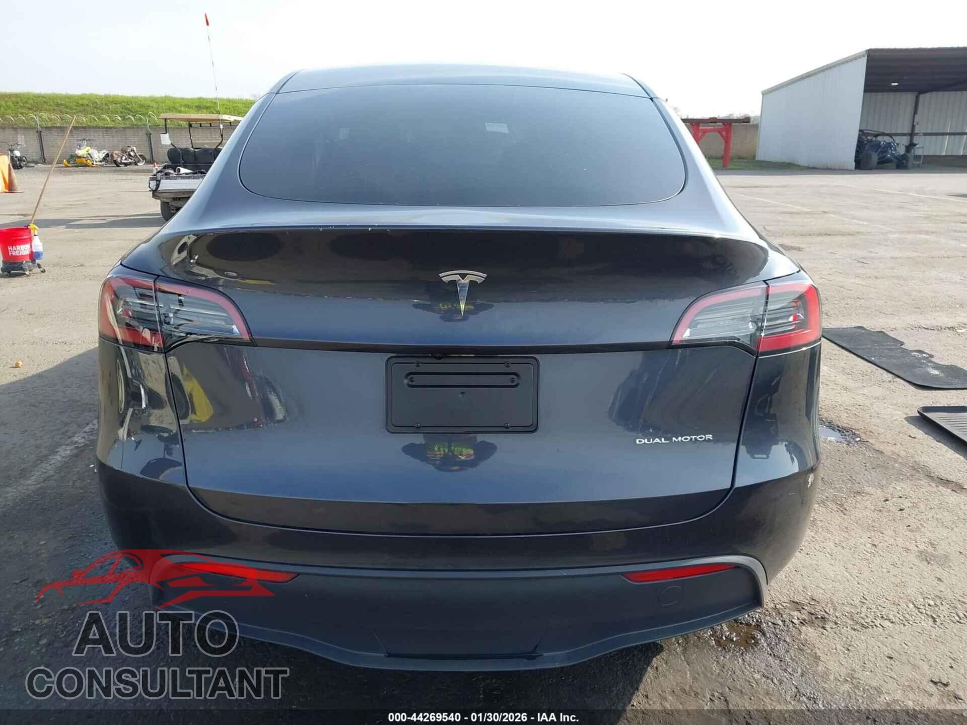 TESLA MODEL Y 2024 - 7SAYGDEE7RF051880