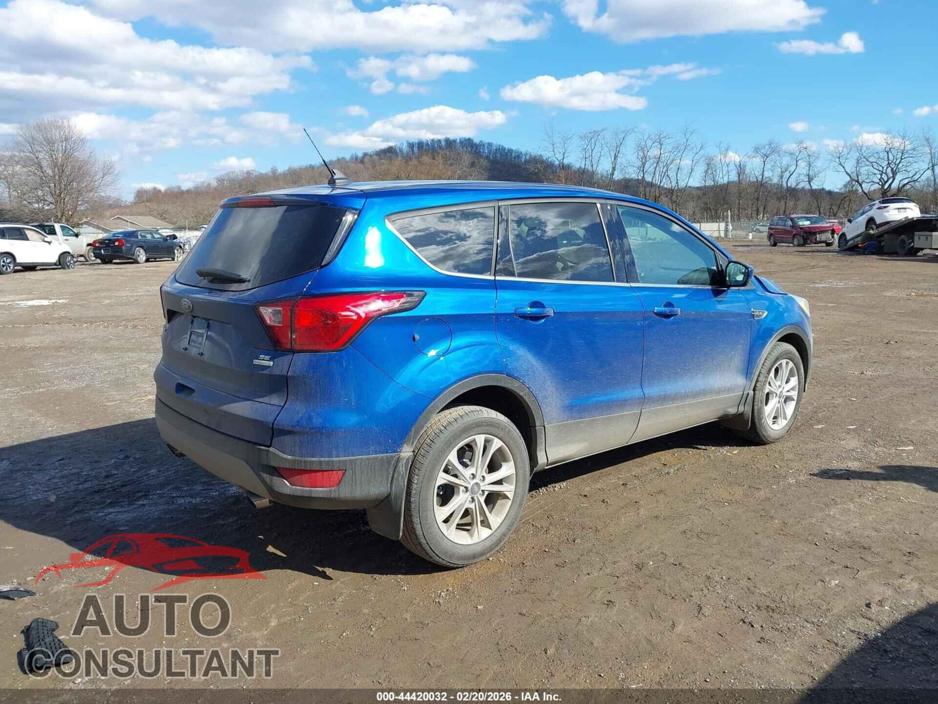 FORD ESCAPE 2019 - 1FMCU0GD0KUC49092