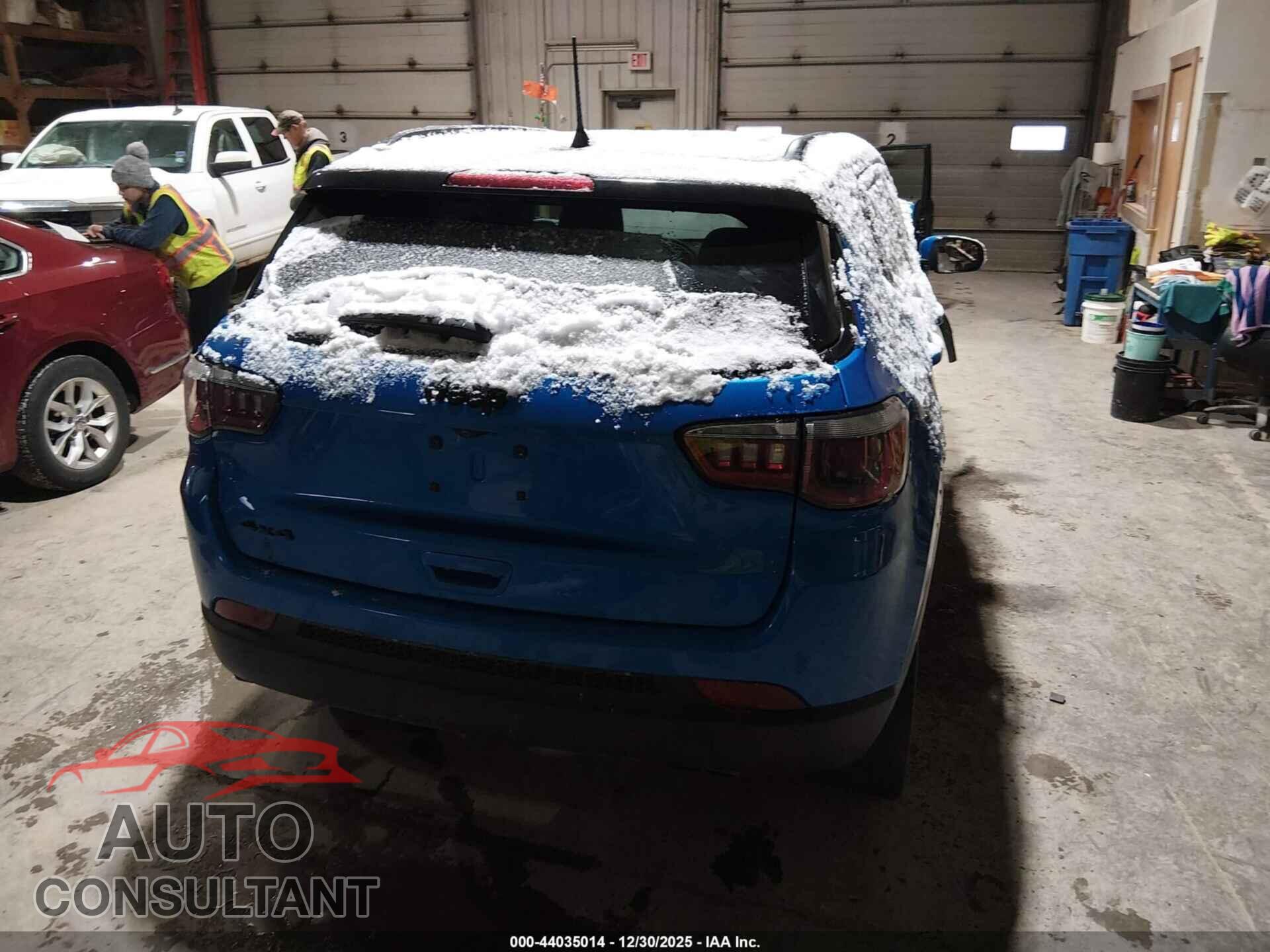 JEEP COMPASS 2018 - 3C4NJDBB3JT395496