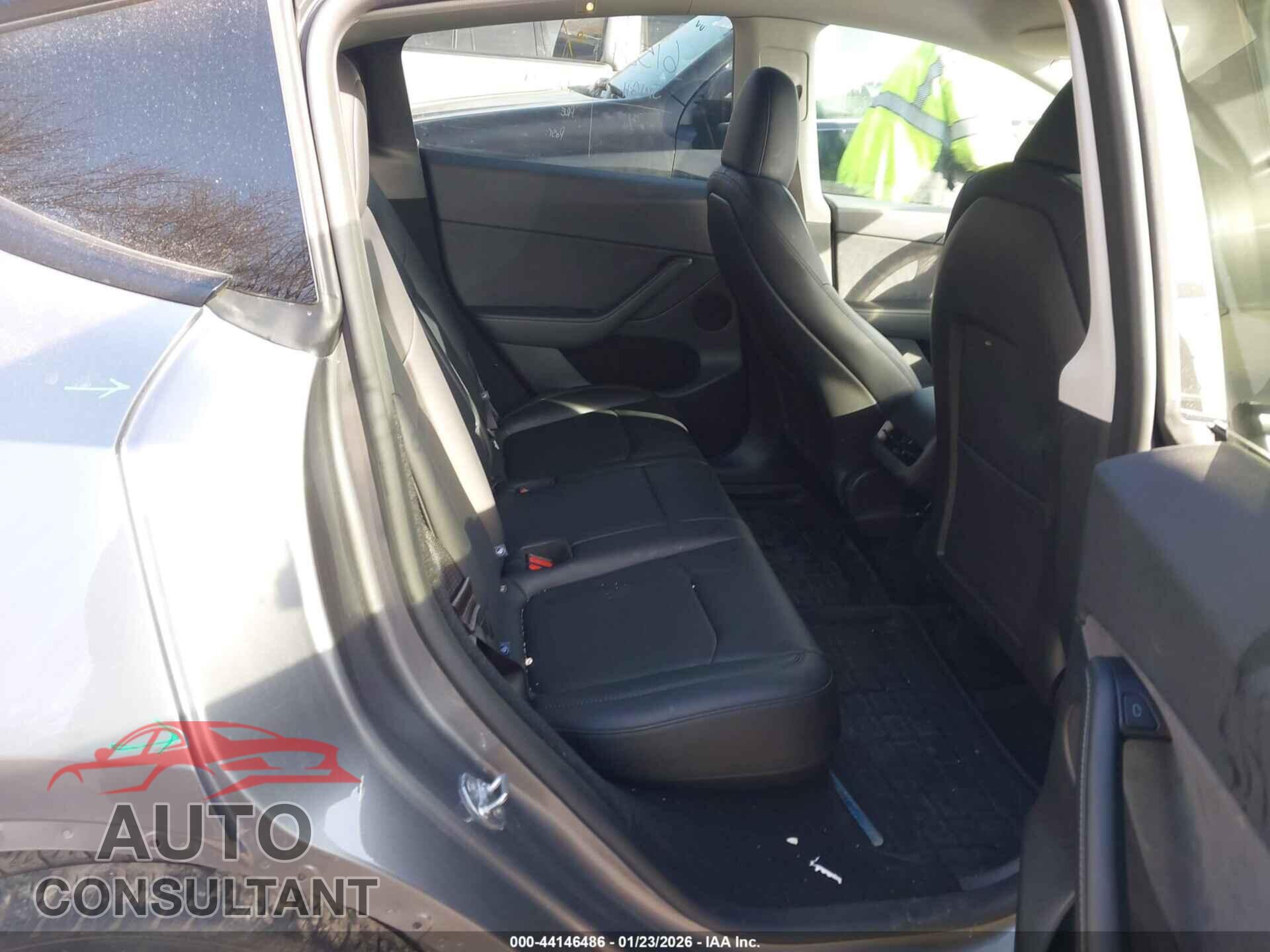 TESLA MODEL Y 2025 - 7SAYGDEE2SF287262