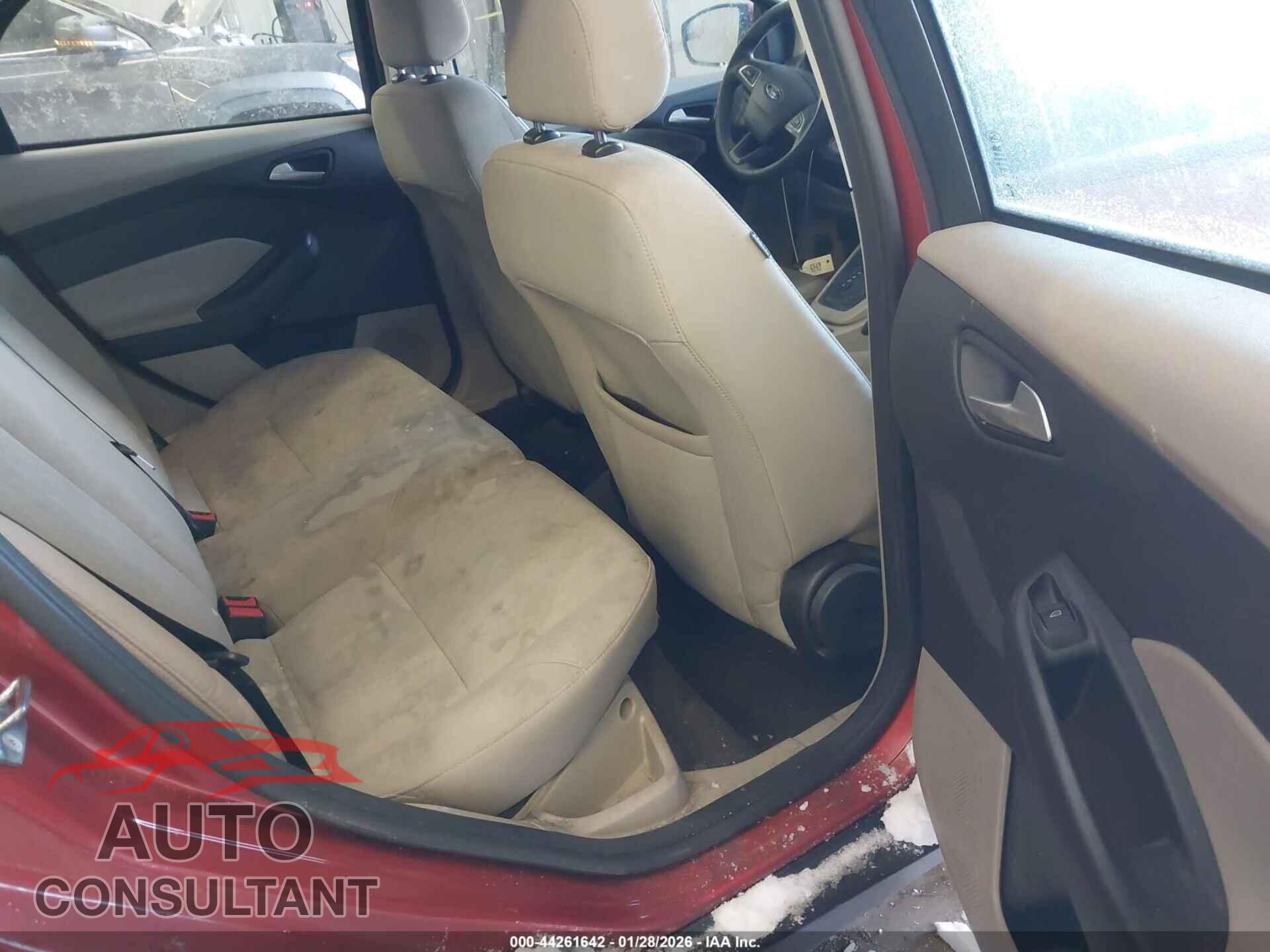 FORD FOCUS 2018 - 1FADP3K20JL252270