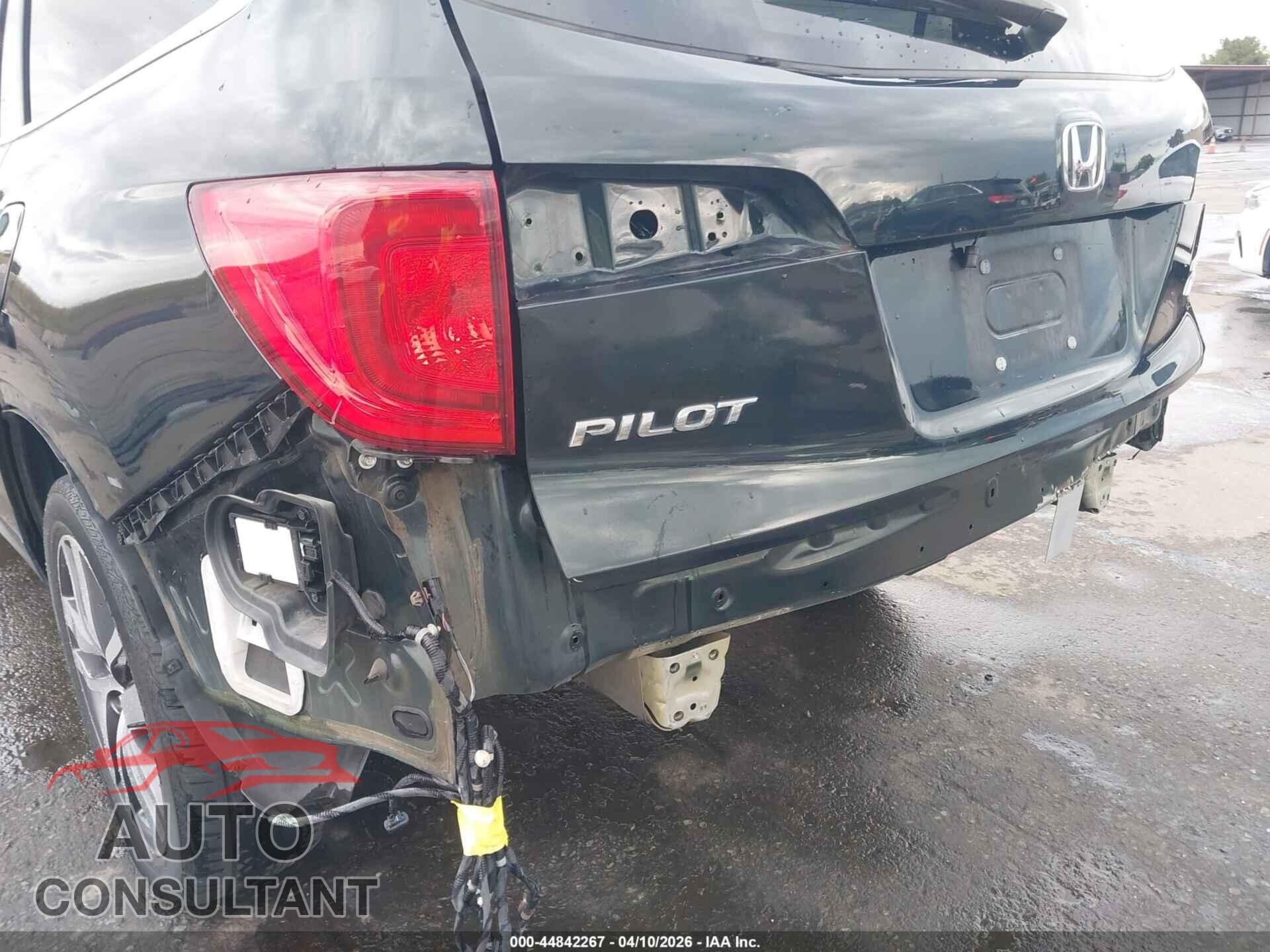 HONDA PILOT 2017 - 5FNYF6H03HB043642