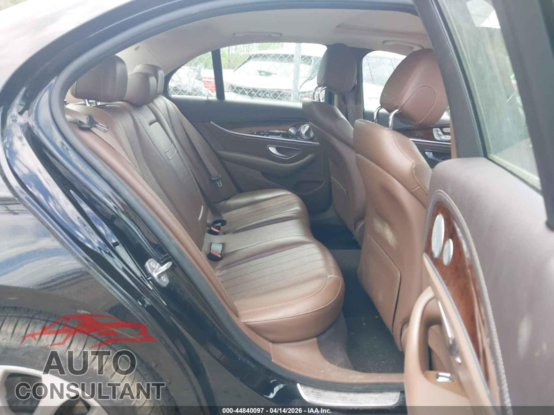 MERCEDES-BENZ E 300 2018 - WDDZF4KB4JA410717