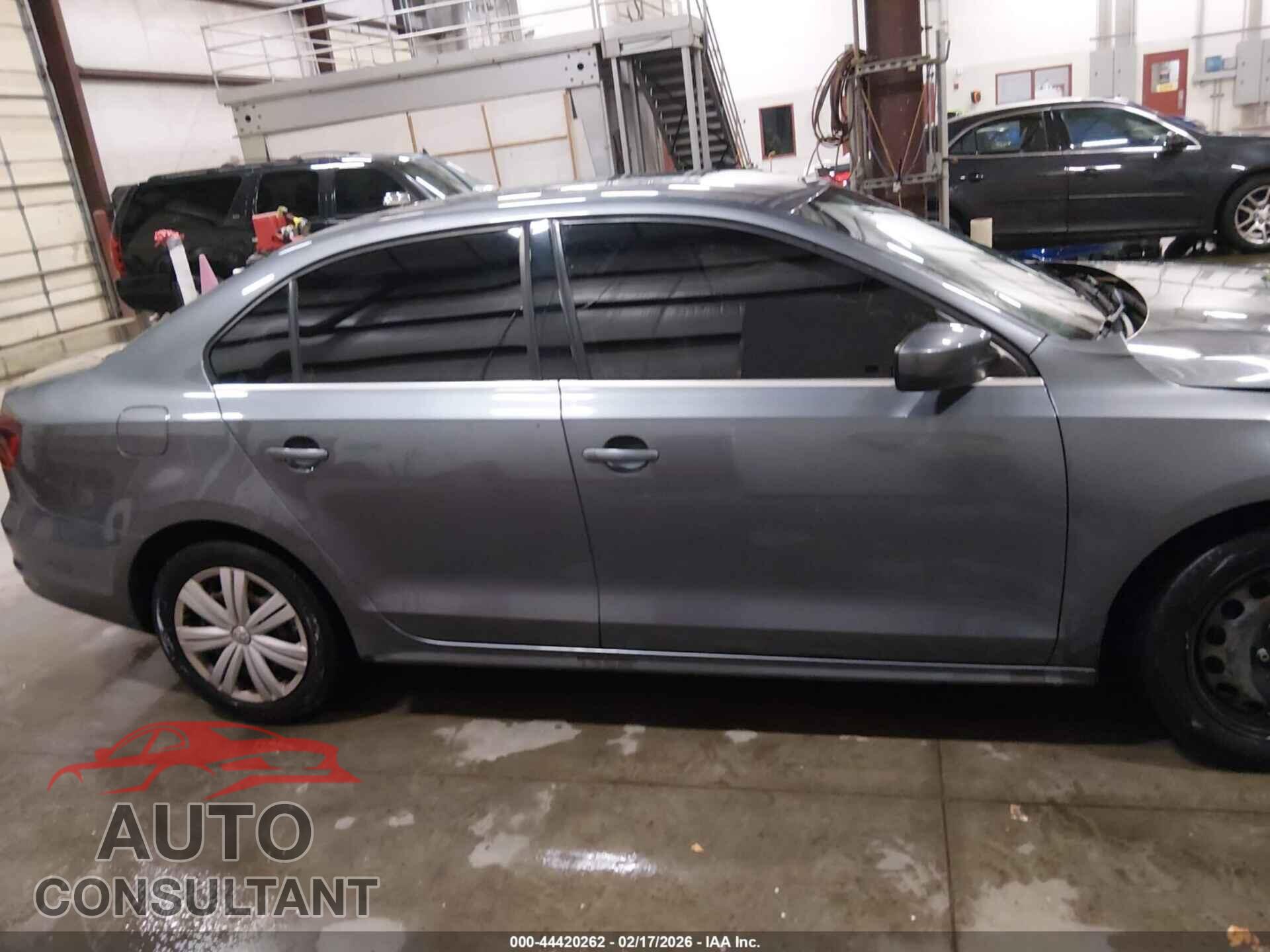 VOLKSWAGEN JETTA 2017 - 3VW2B7AJXHM401970