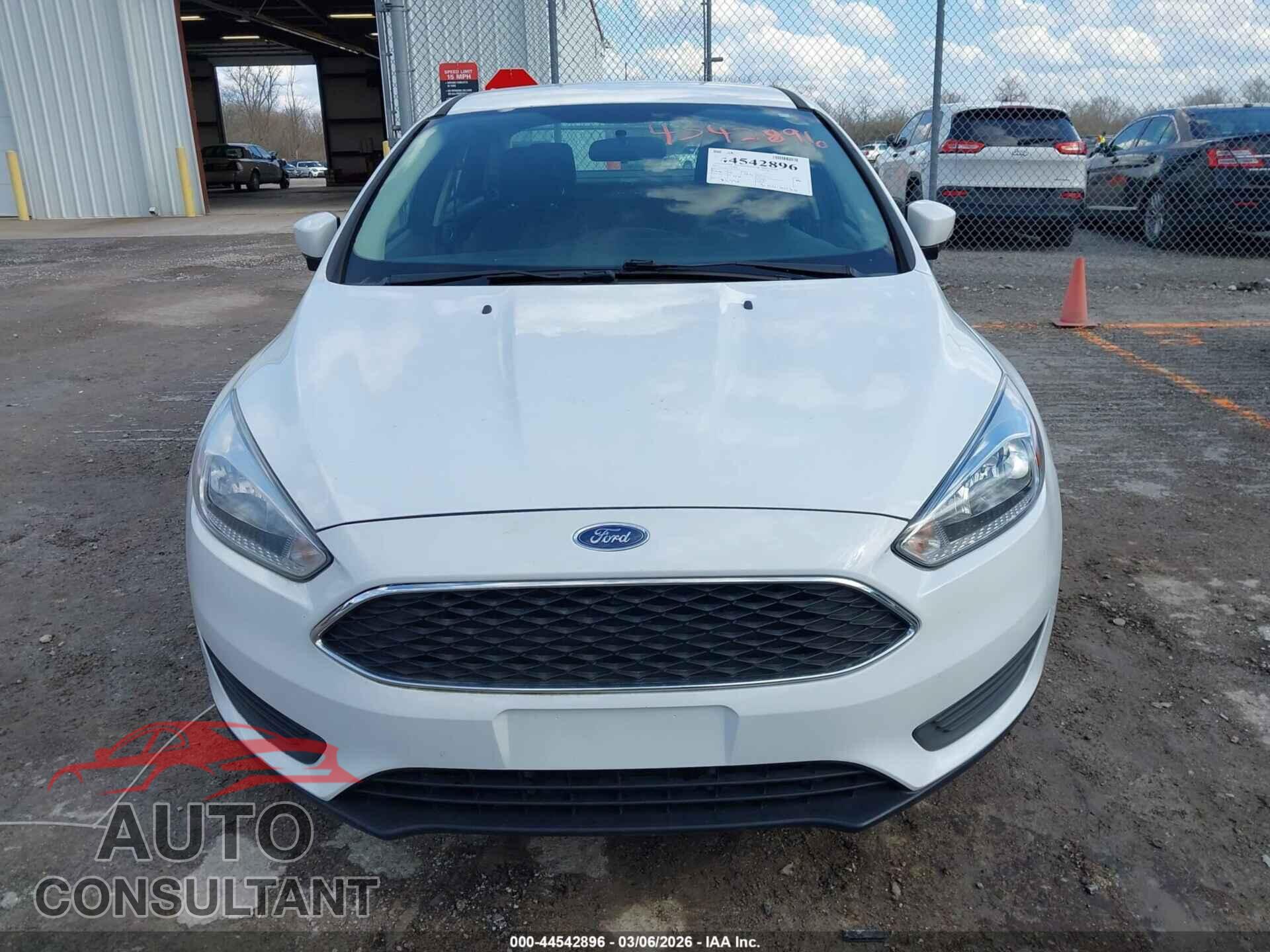 FORD FOCUS 2015 - 1FADP3F24FL301844