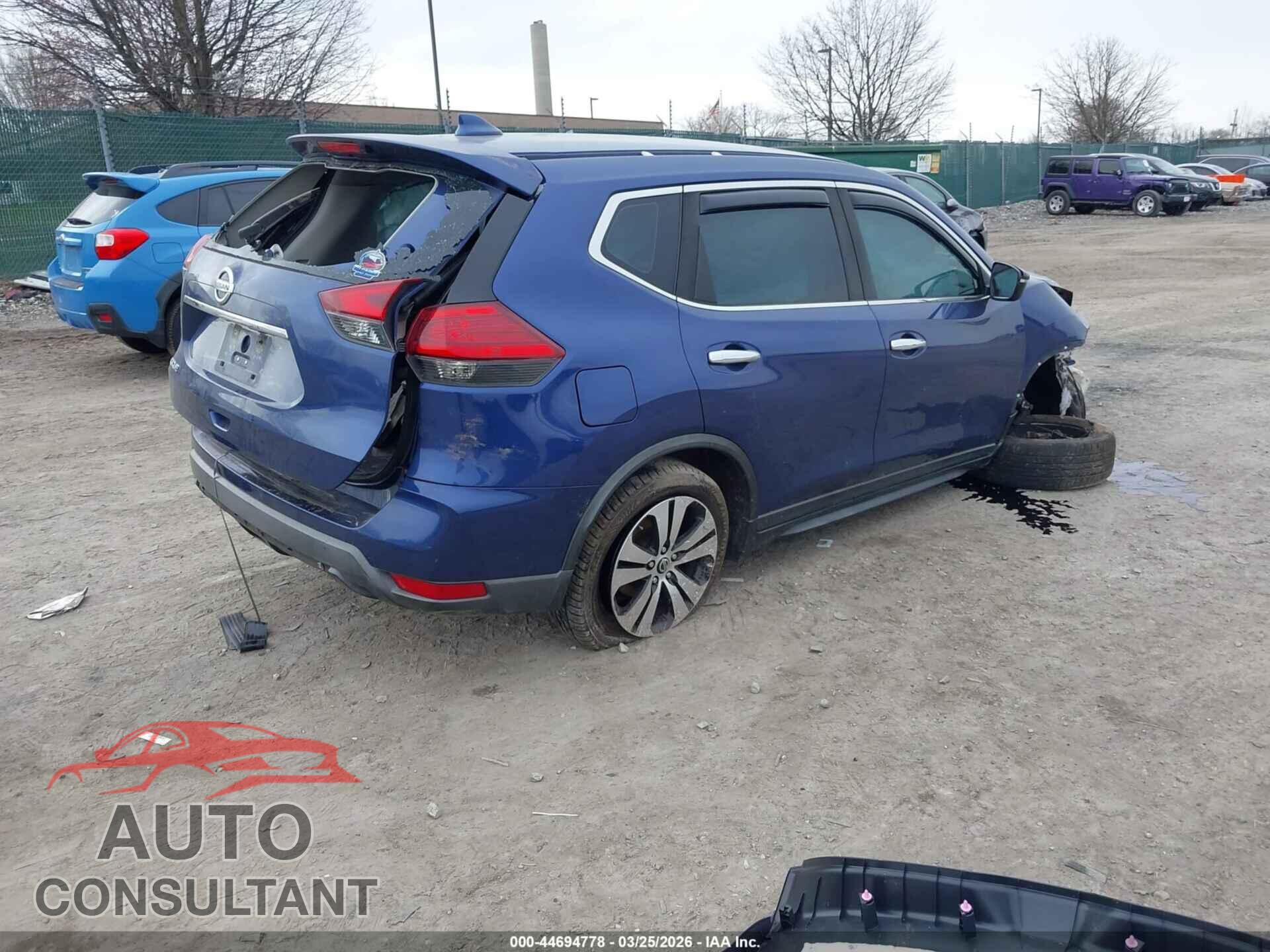 NISSAN ROGUE 2017 - KNMAT2MT3HP576325