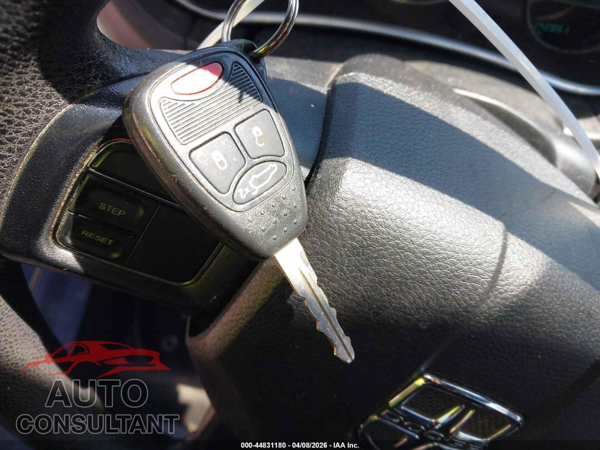 DODGE AVENGER 2013 - 1C3CDZAG5DN747947
