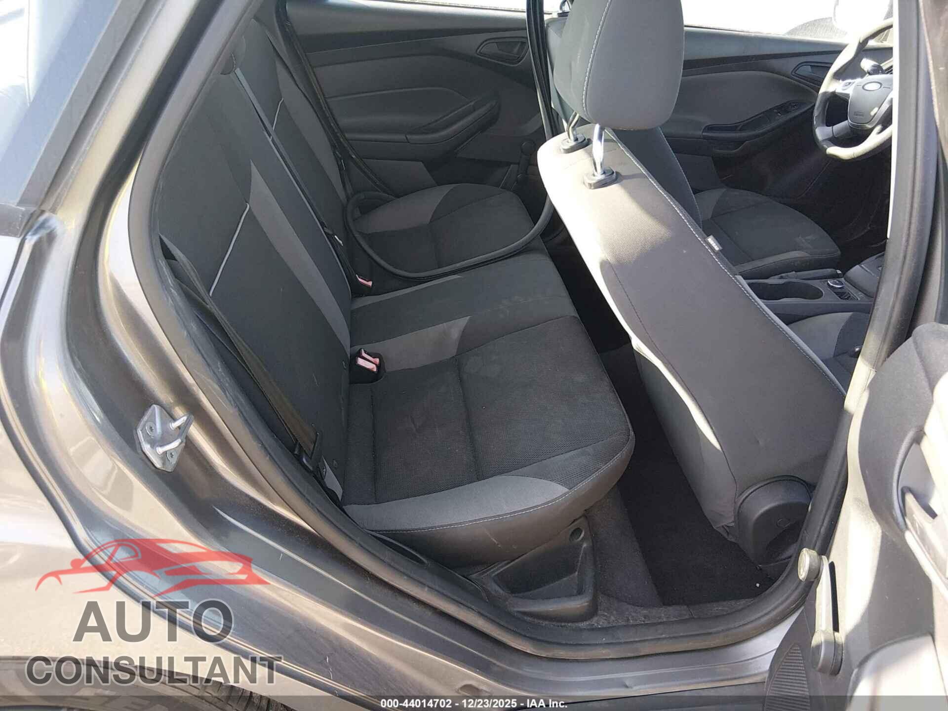 FORD FOCUS 2014 - 1FADP3E27EL209255