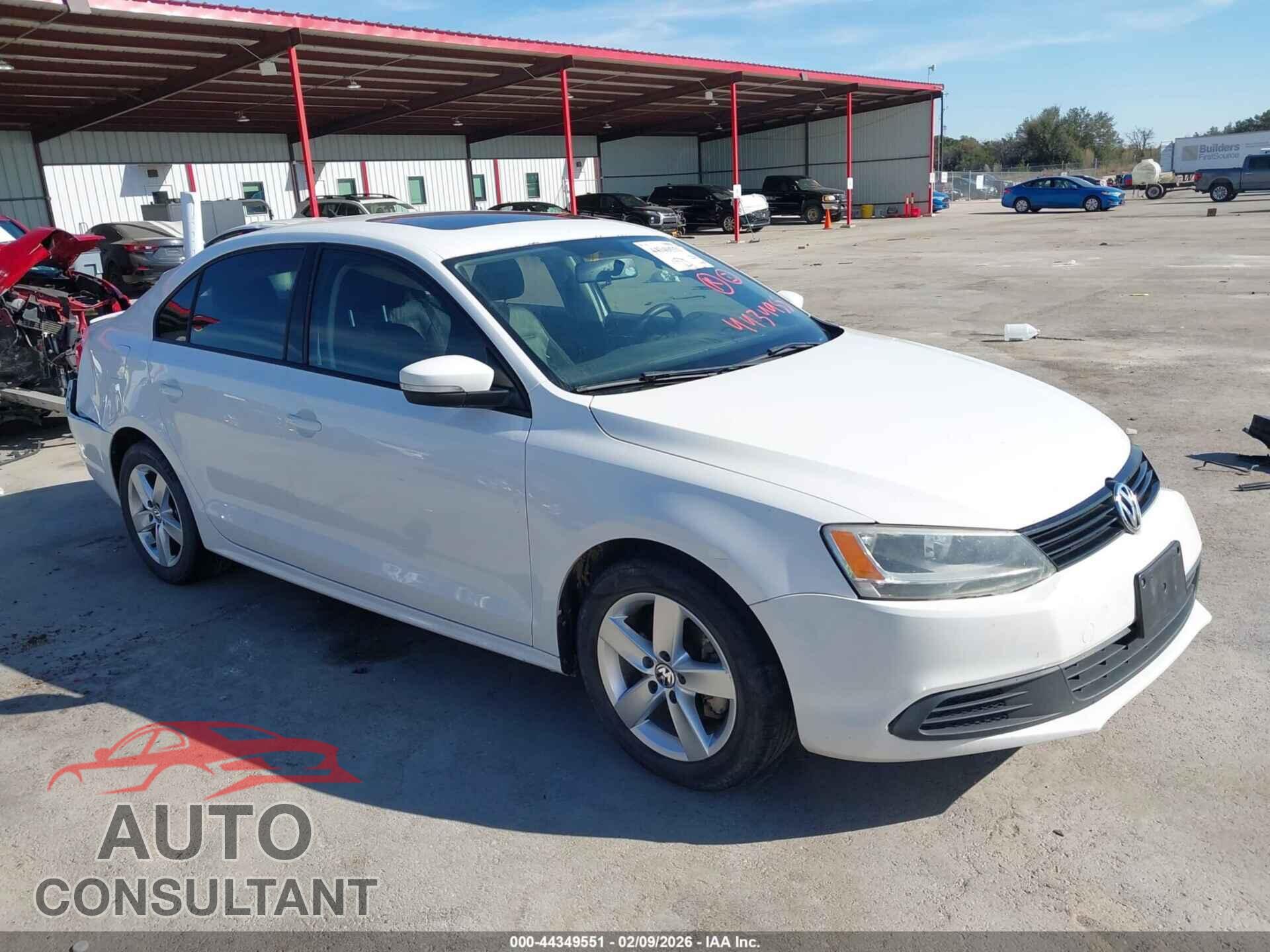 VOLKSWAGEN JETTA 2011 - 3VWLL7AJ7BM126308