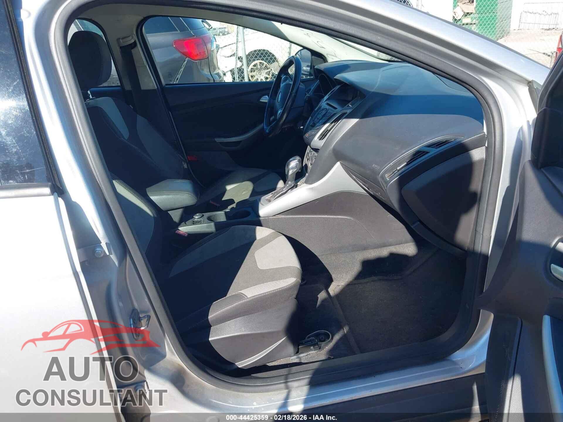 FORD FOCUS 2012 - 1FAHP3K22CL457416