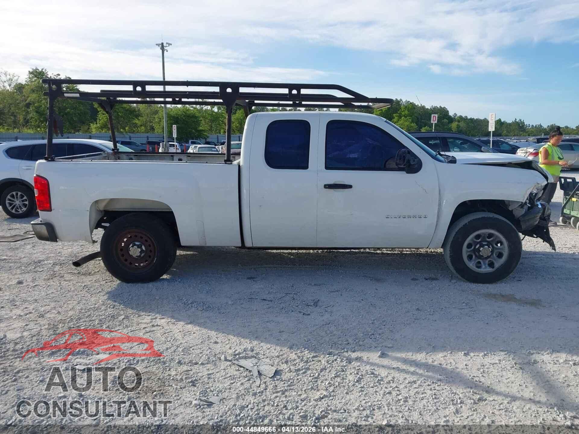 CHEVROLET SILVERADO 1500 2013 - 1GCRCPEX2DZ105055