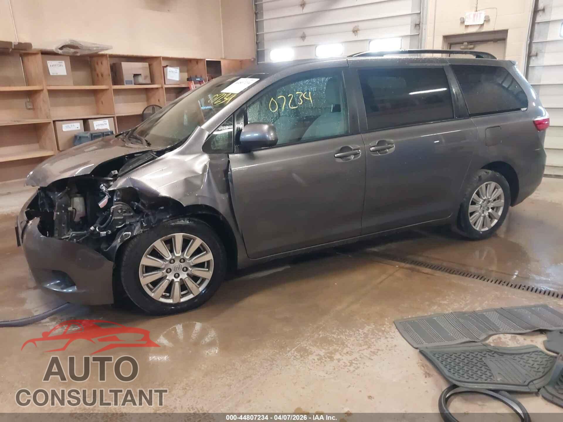 TOYOTA SIENNA 2017 - 5TDJZ3DC5HS183064
