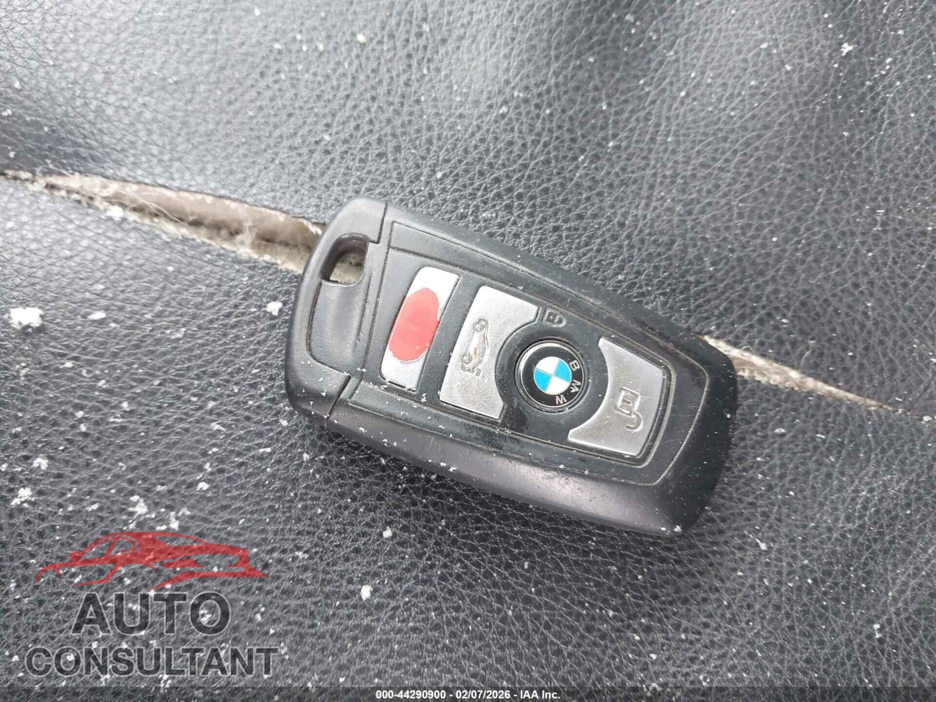 BMW 320I 2016 - WBA8E5G58GNT94019