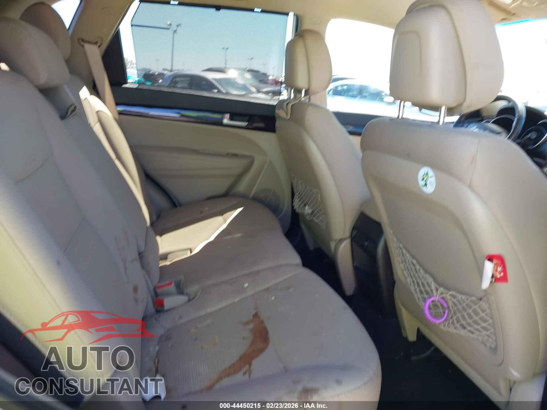 KIA SORENTO 2015 - 5XYKT3A67FG608279