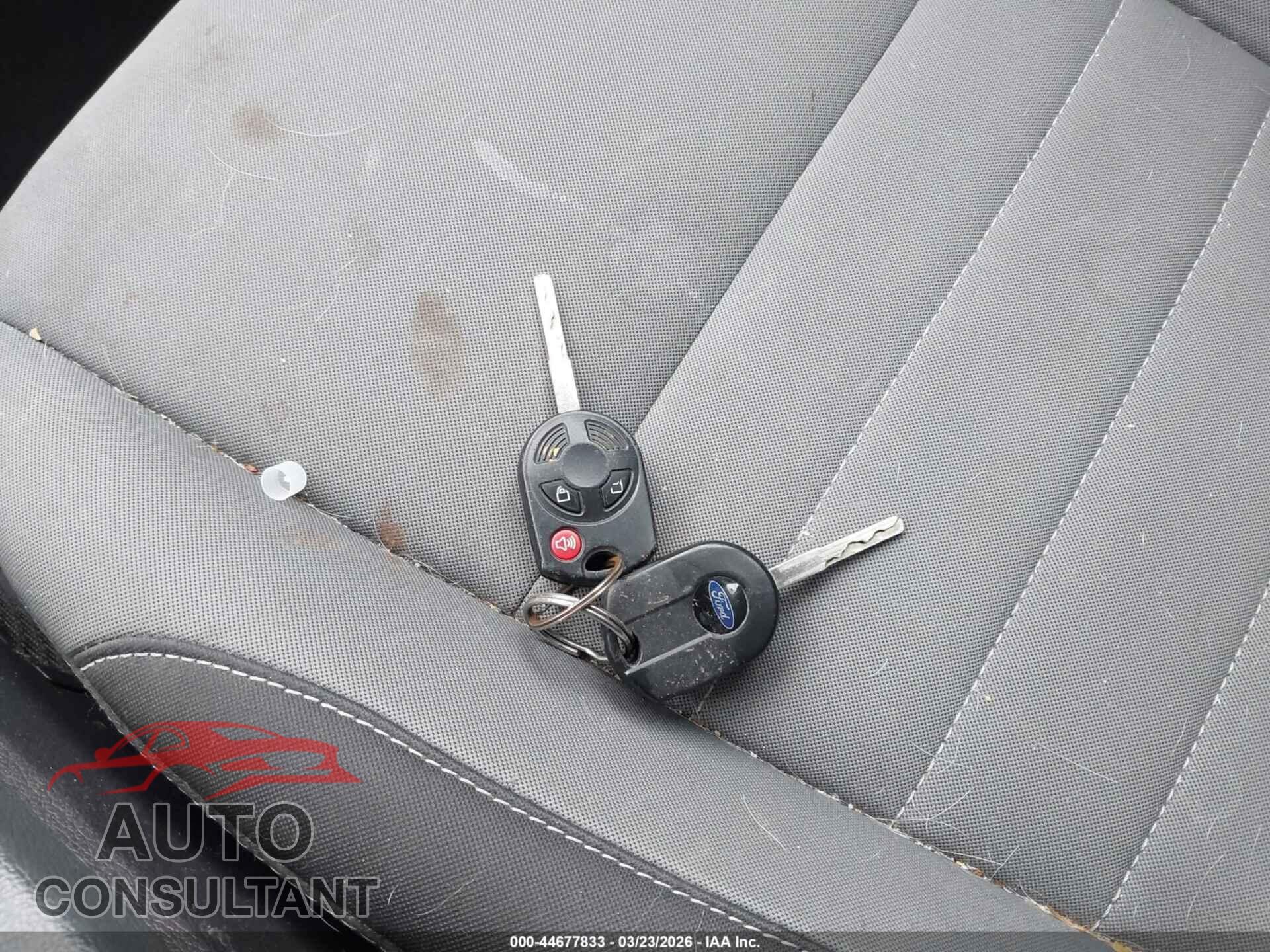 FORD ESCAPE 2017 - 1FMCU0F79HUB72260