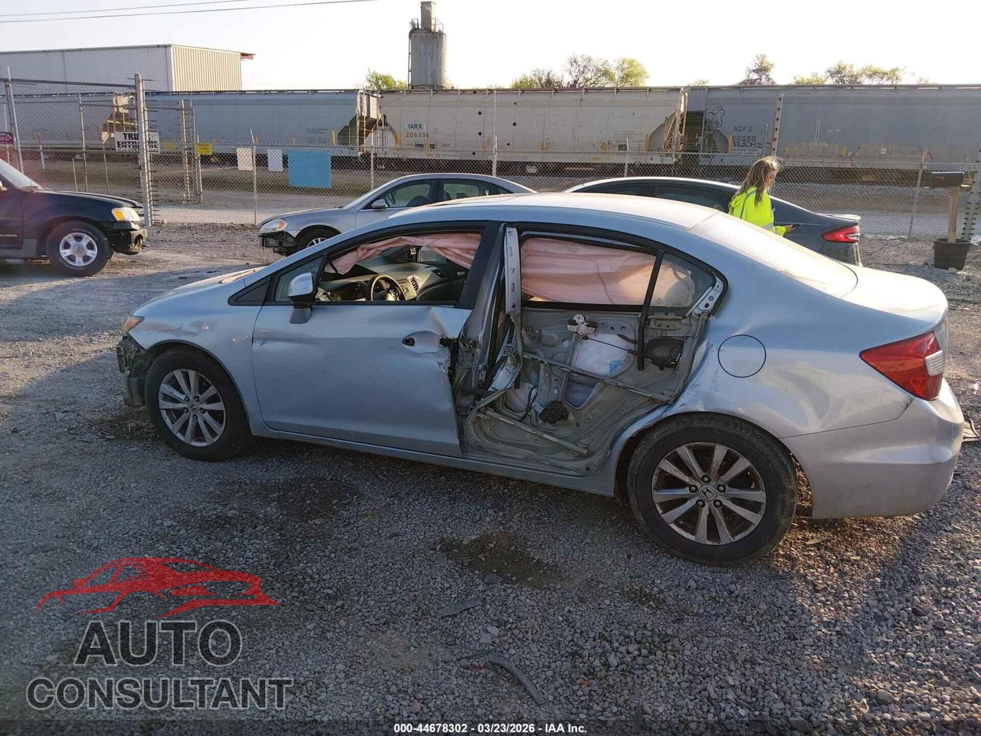 HONDA CIVIC 2012 - 2HGFB2F80CH593602