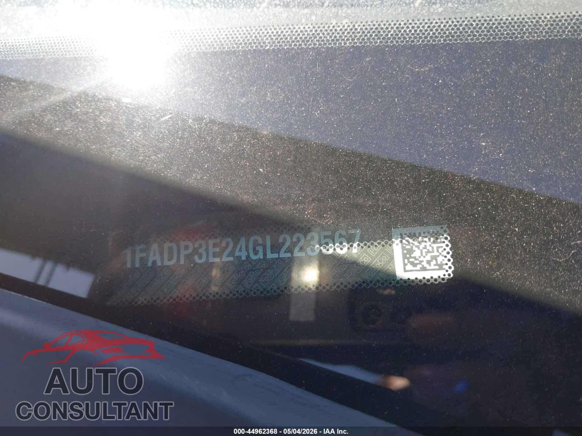 FORD FOCUS 2015 - 1FADP3E24FL223567