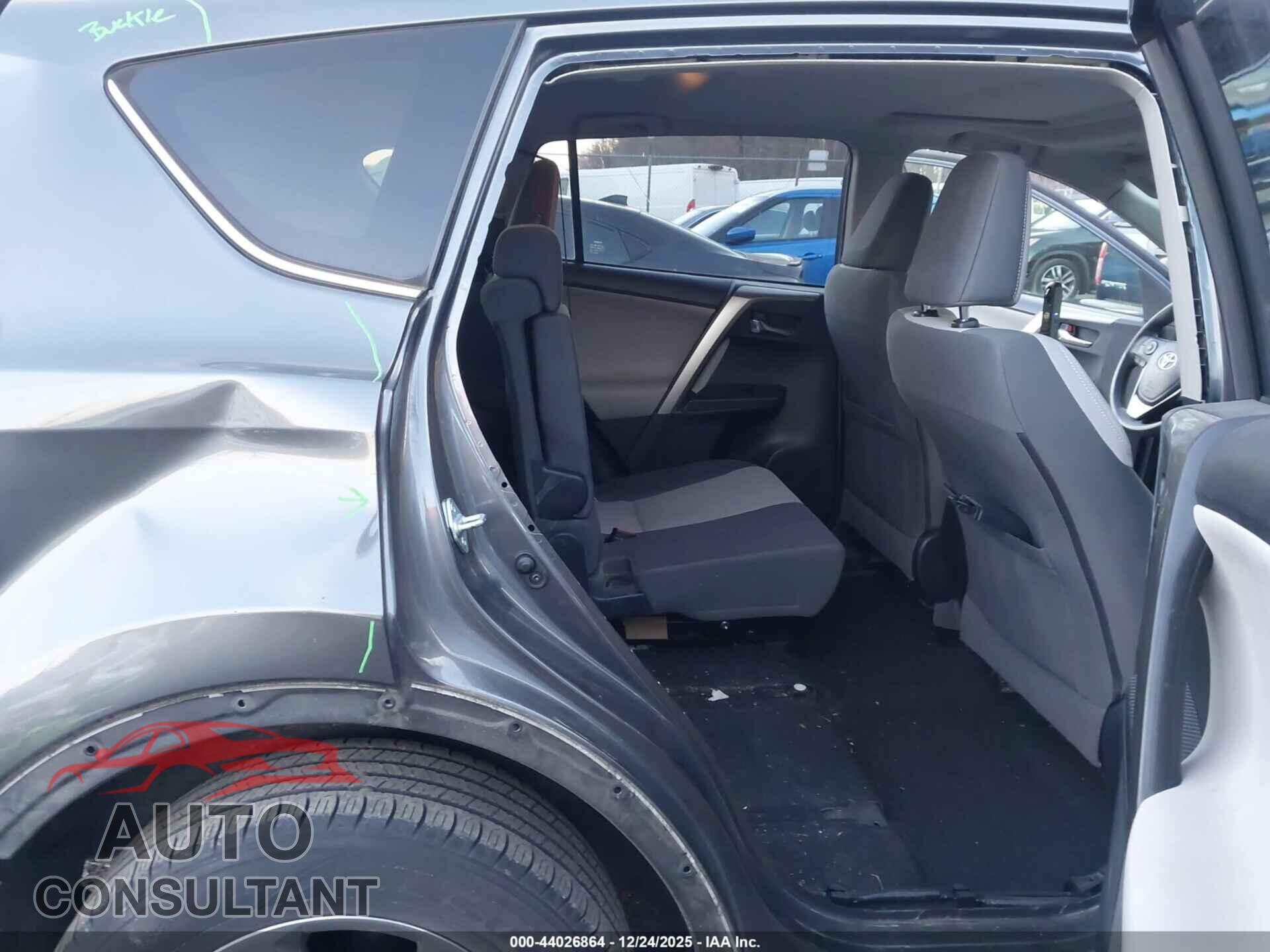TOYOTA RAV4 2015 - JTMRFREV5FD163615
