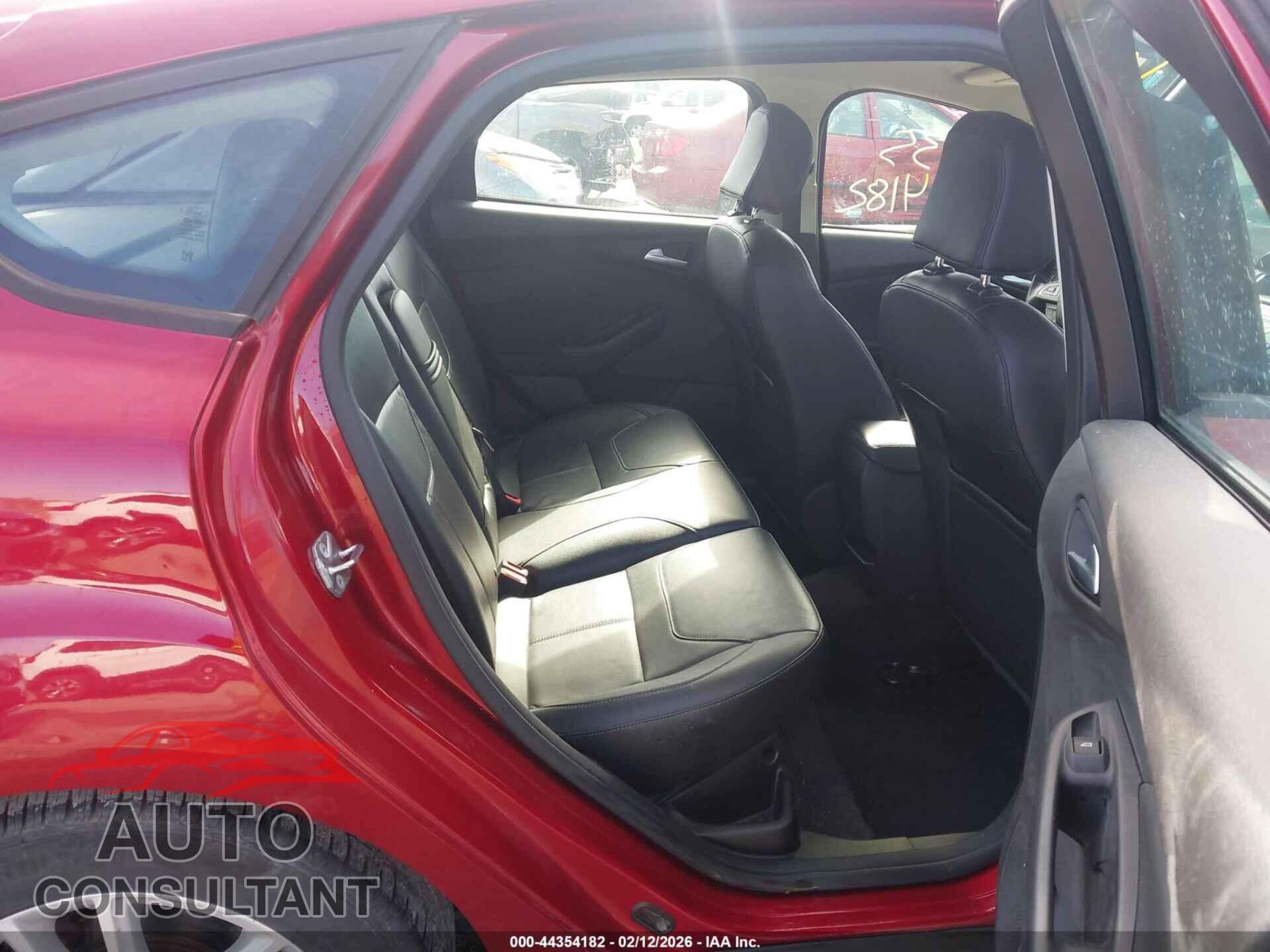 FORD FOCUS 2016 - 1FADP3K28GL332392
