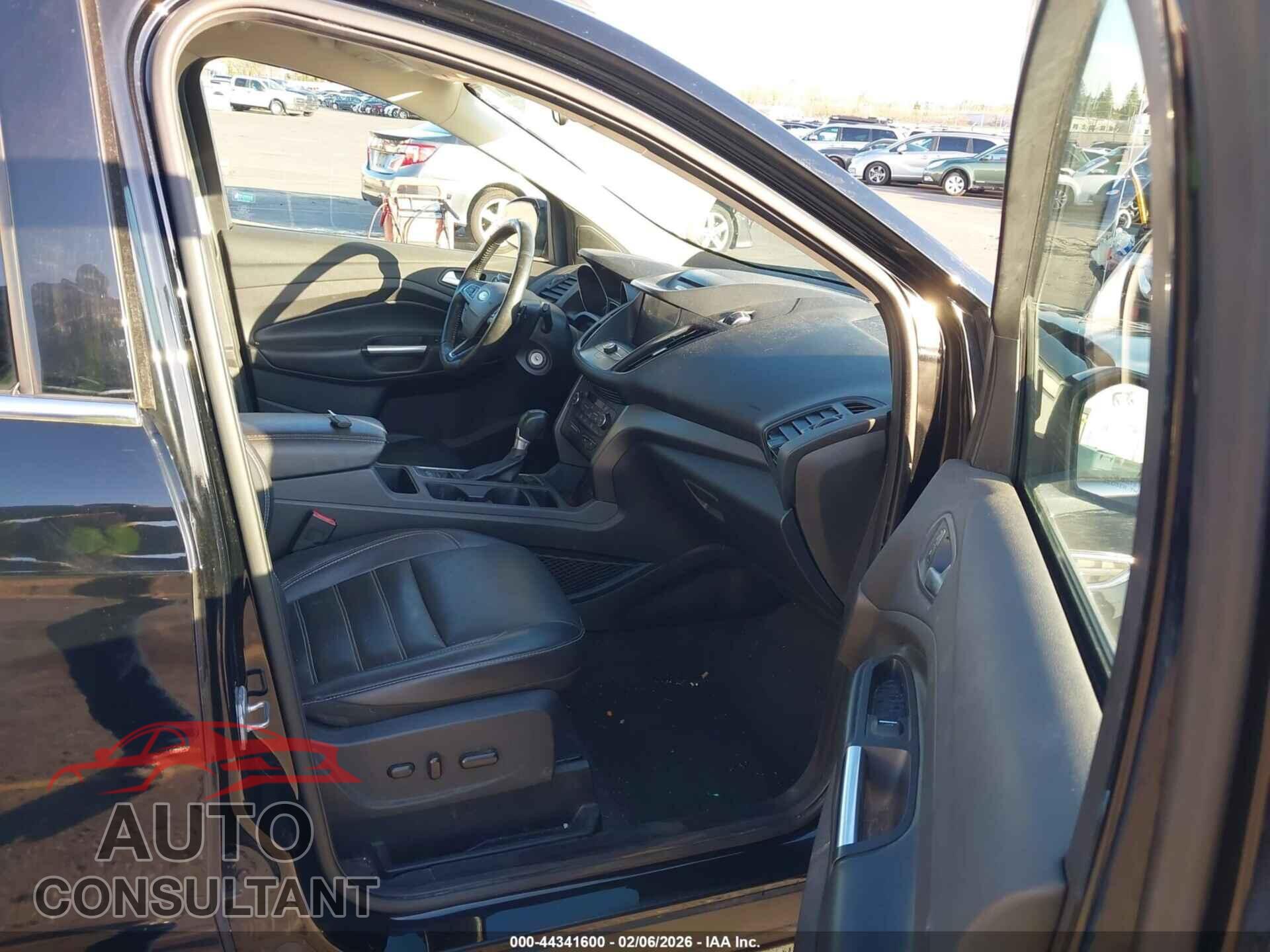 FORD ESCAPE 2017 - 1FMCU9GDXHUC51848