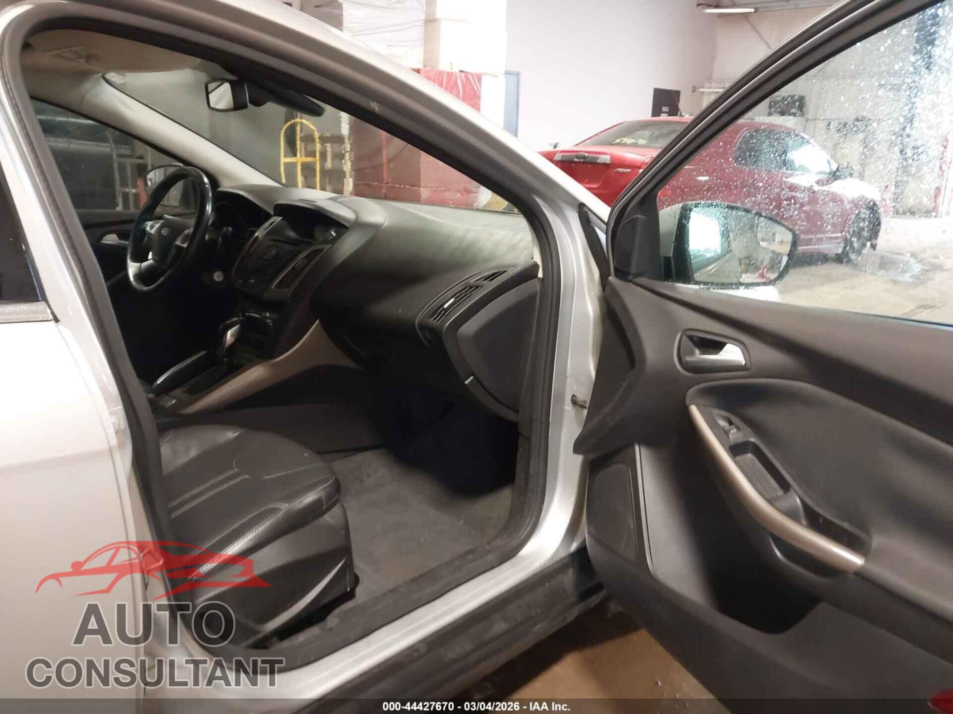 FORD FOCUS 2012 - 1FAHP3M28CL239025