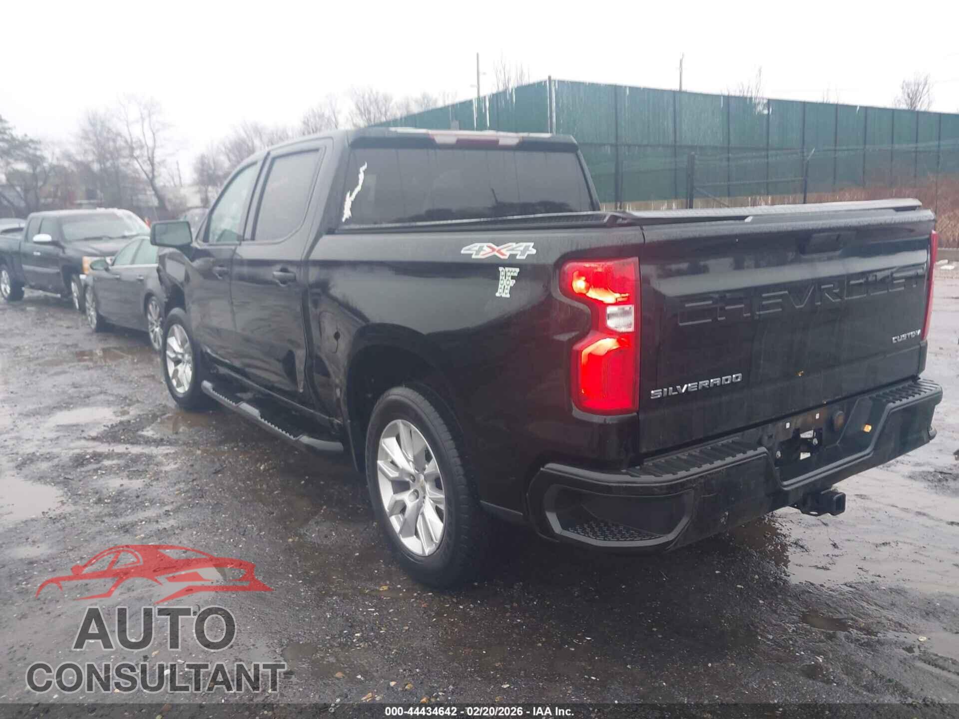 CHEVROLET SILVERADO 1500 2020 - 1GCPYBEH3LZ343399