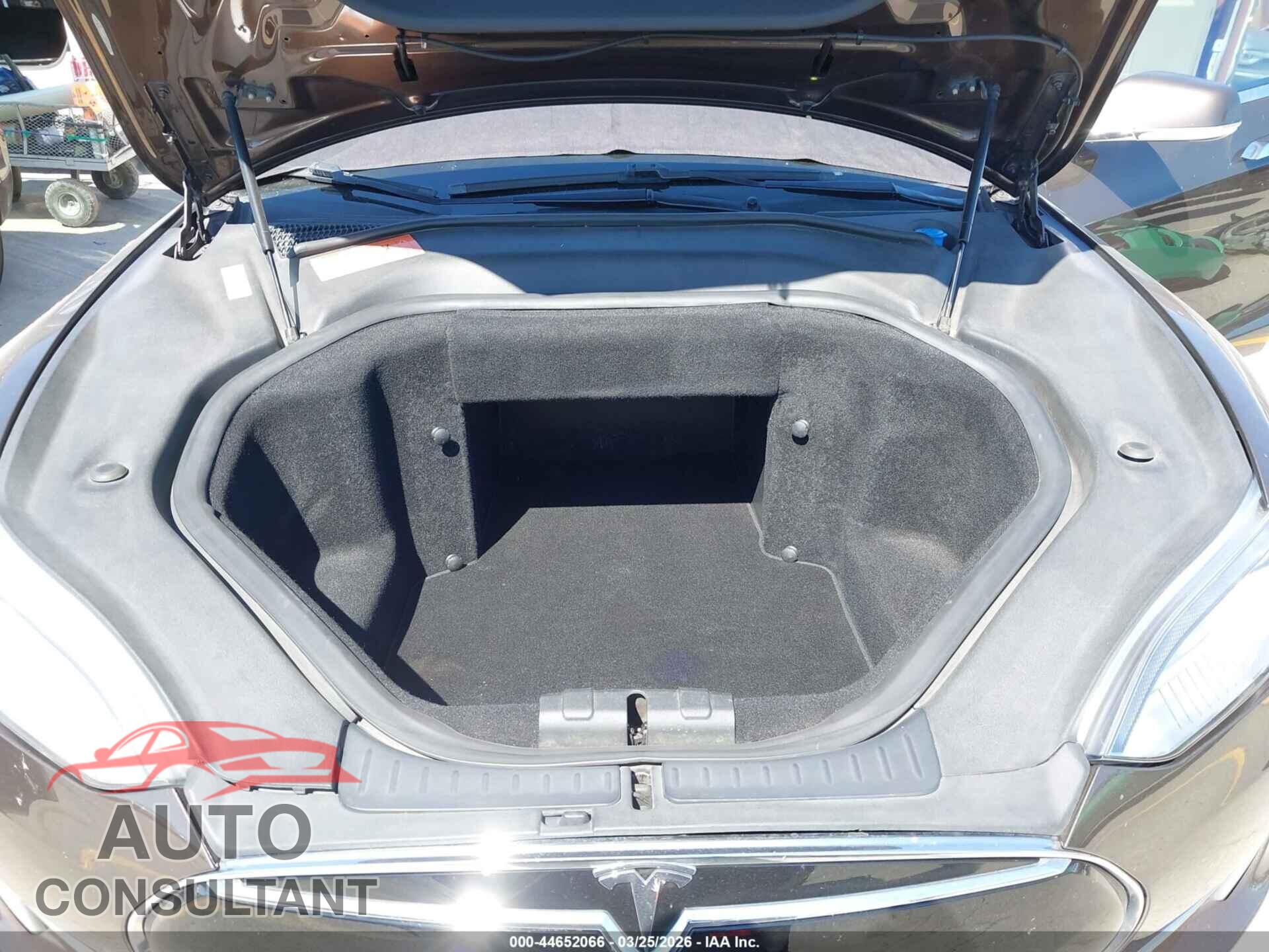 TESLA MODEL S 2014 - 5YJSA1H18EFP28716
