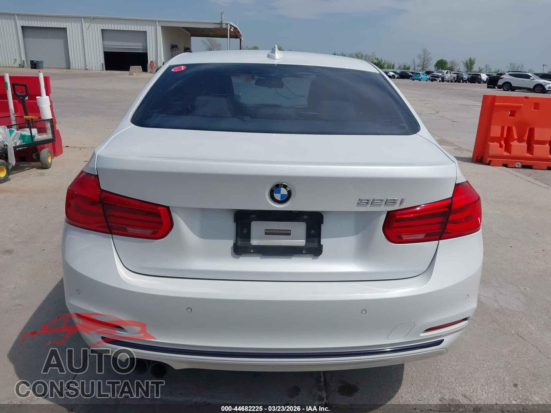 BMW 328I 2016 - WBA8E9G56GNU28563