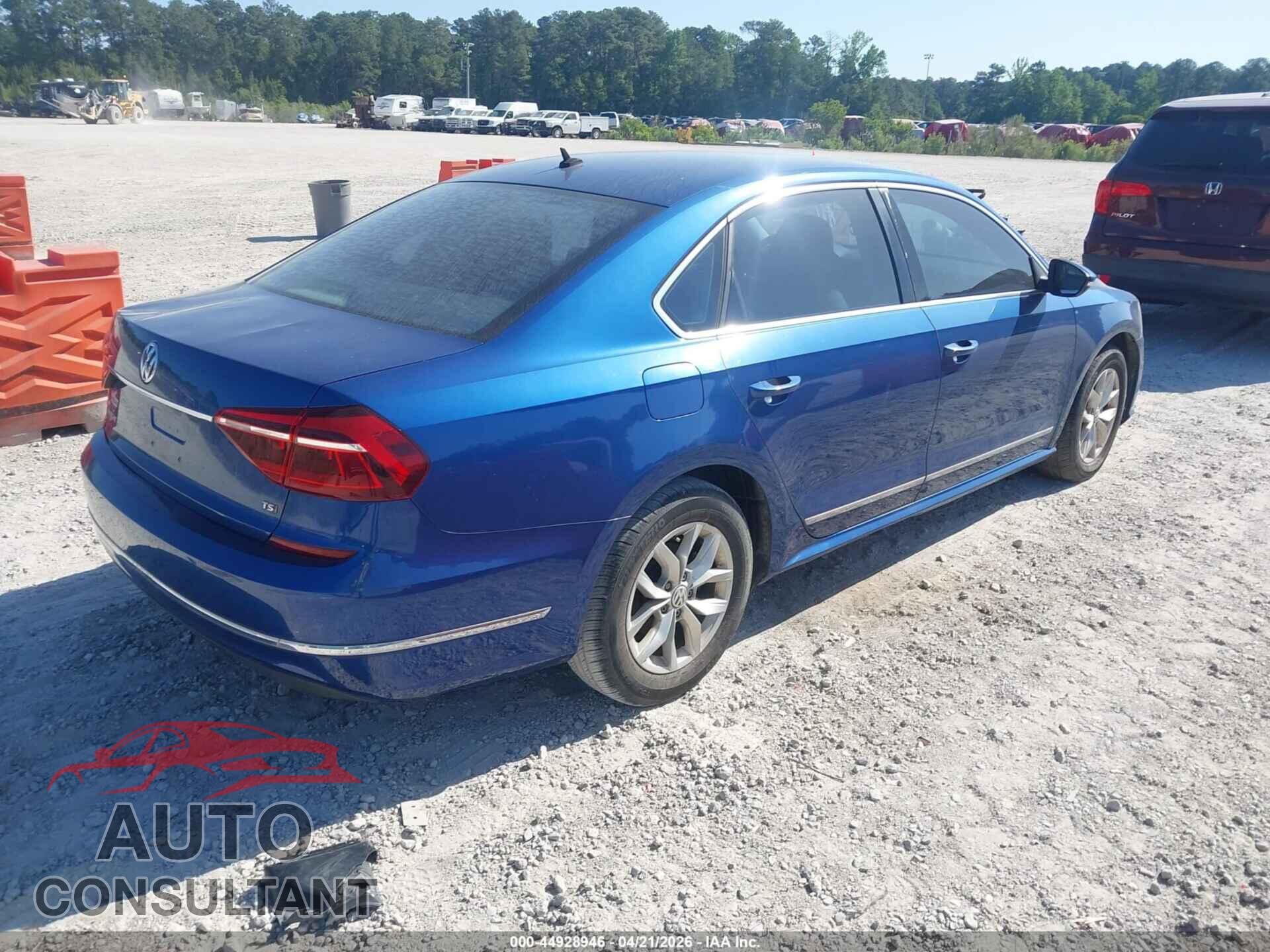 VOLKSWAGEN PASSAT 2017 - 1VWAT7A38HC024311