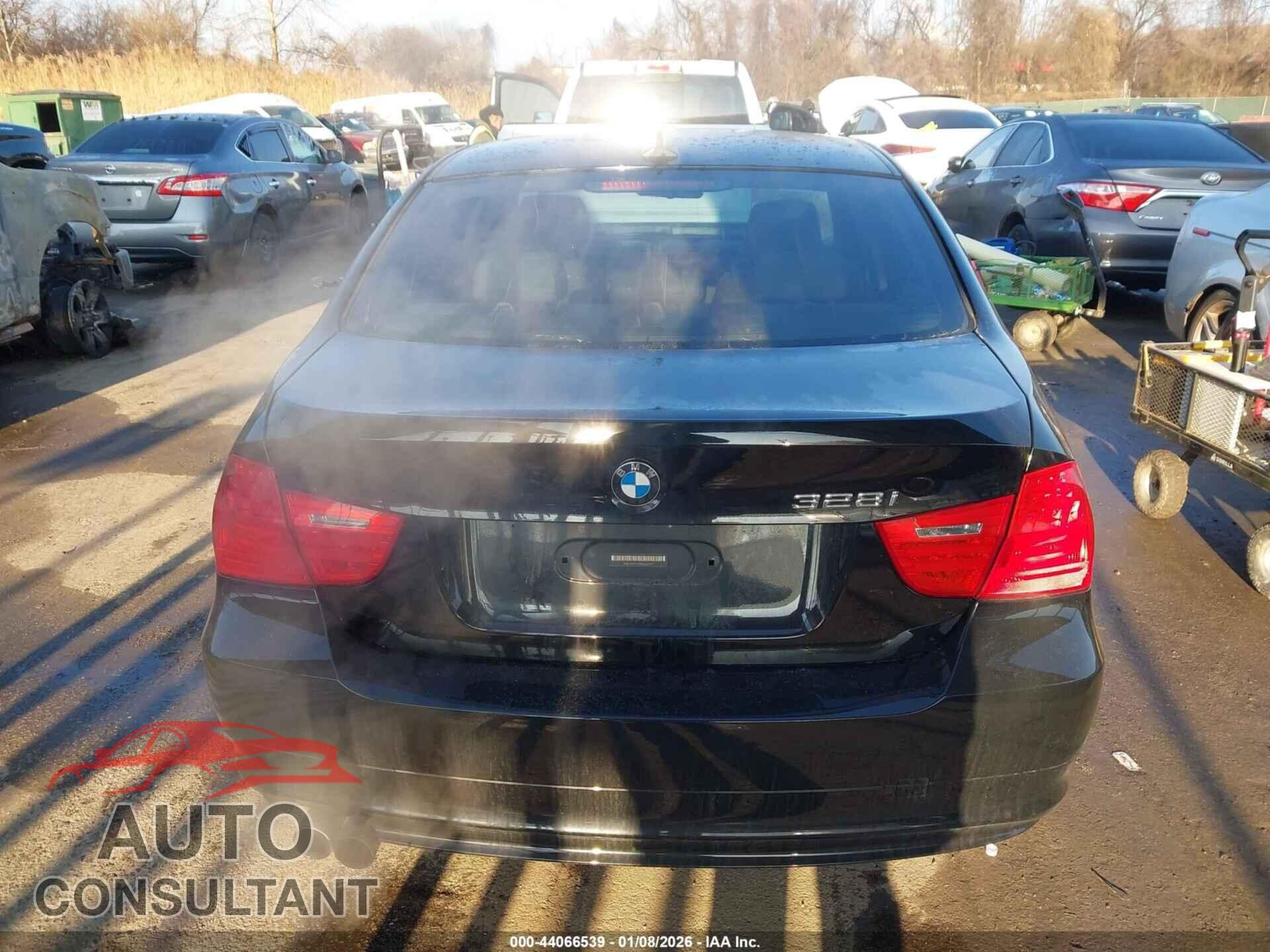 BMW 328I 2011 - WBAPH7C53BE681751