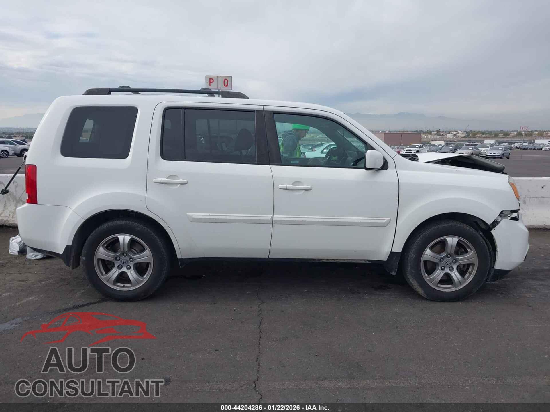 HONDA PILOT 2015 - 5FNYF4H53FB027941