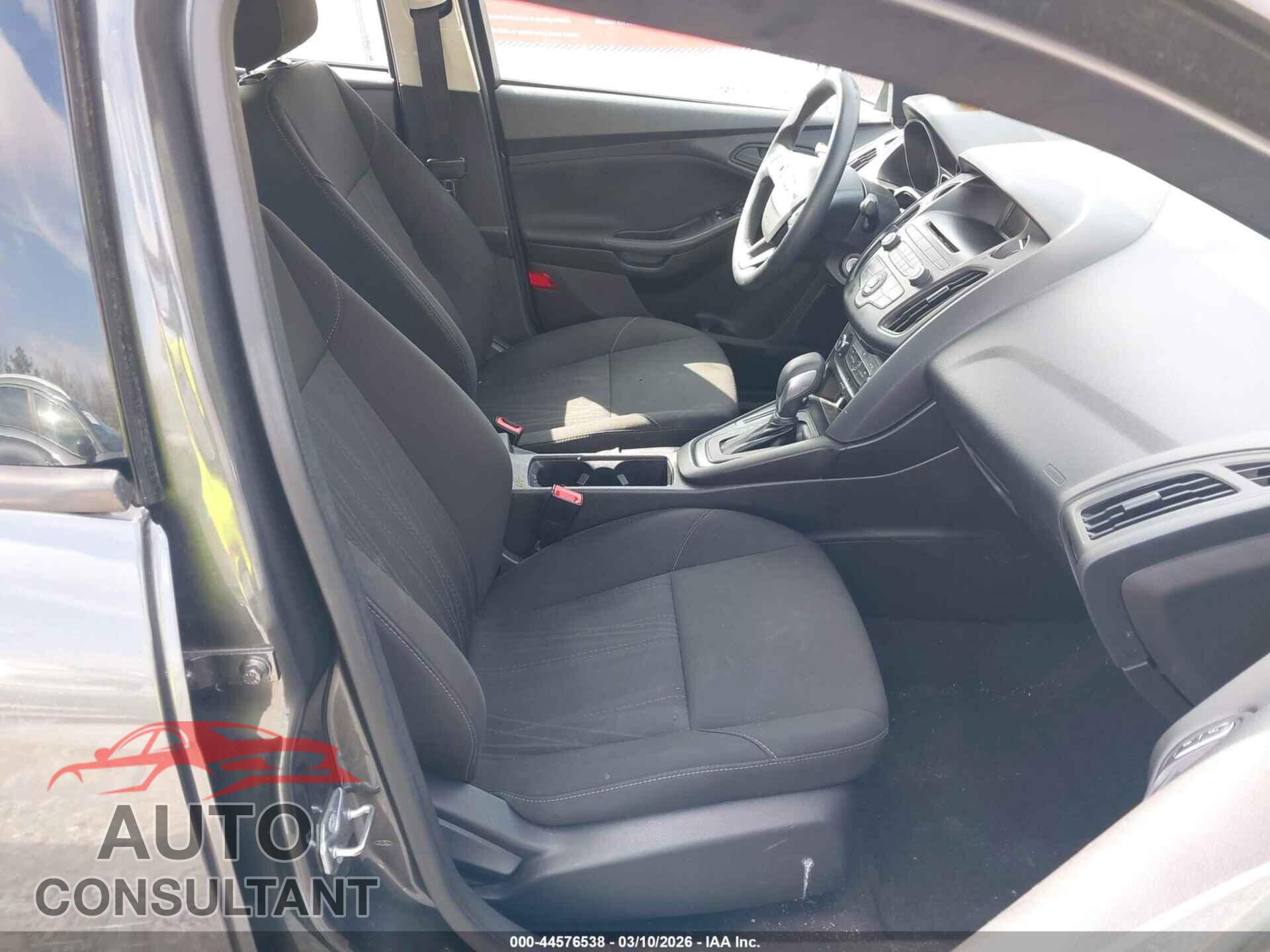 FORD FOCUS 2017 - 1FADP3E28HL281344