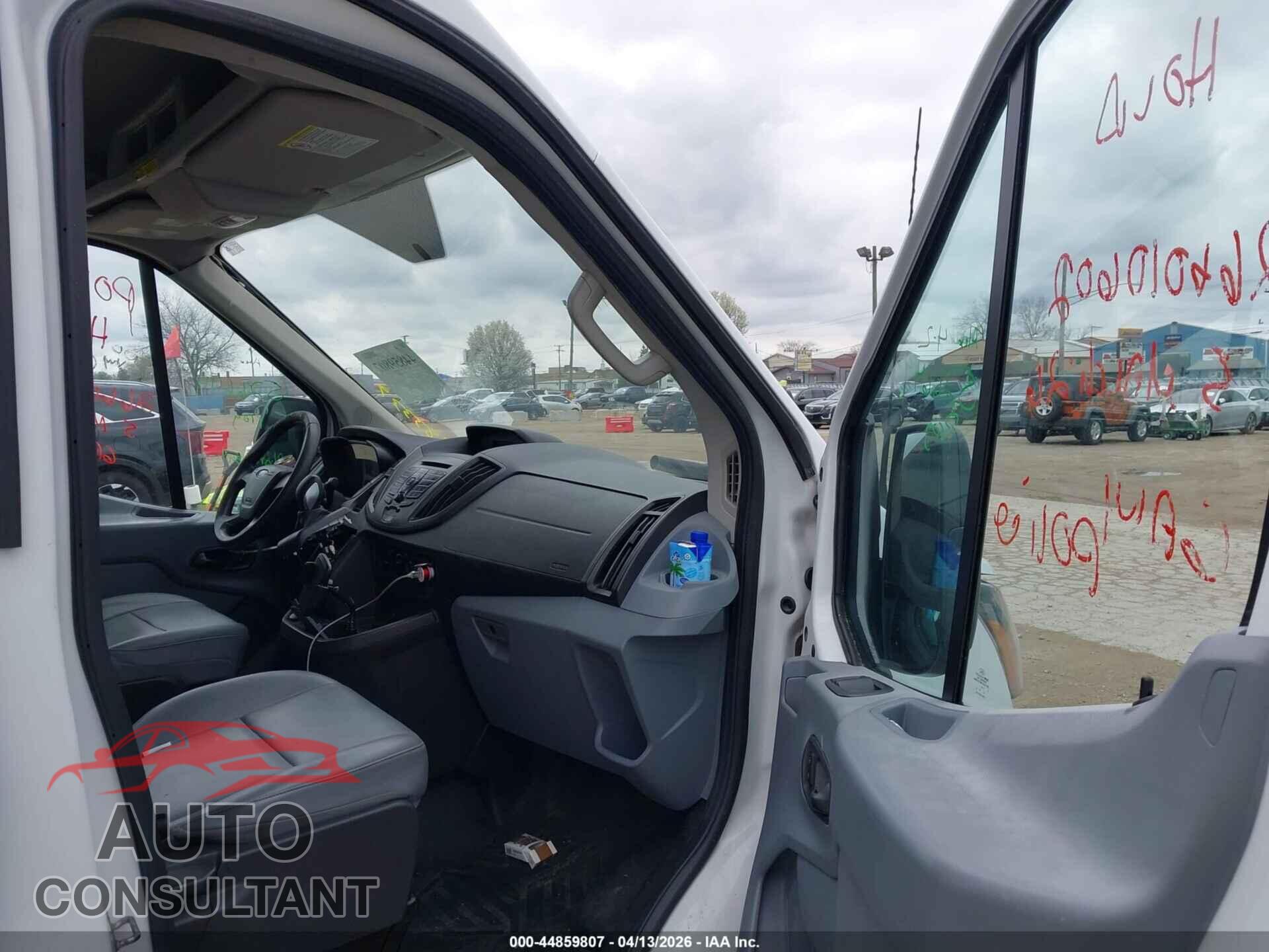 FORD TRANSIT-150 2018 - 1FTYE2CM2JKB52432